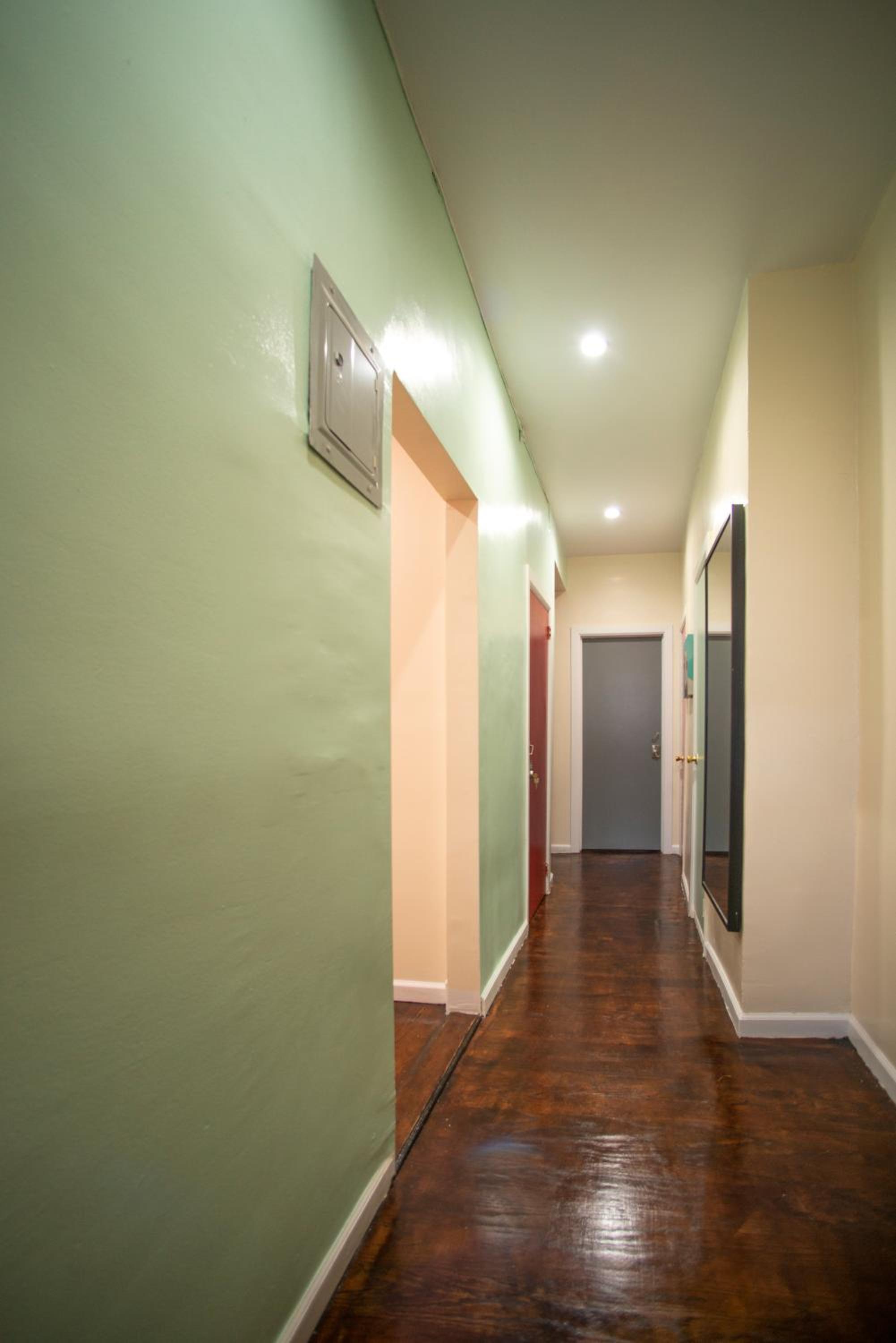 private room in a shared apartment 15 minutes to times square!
