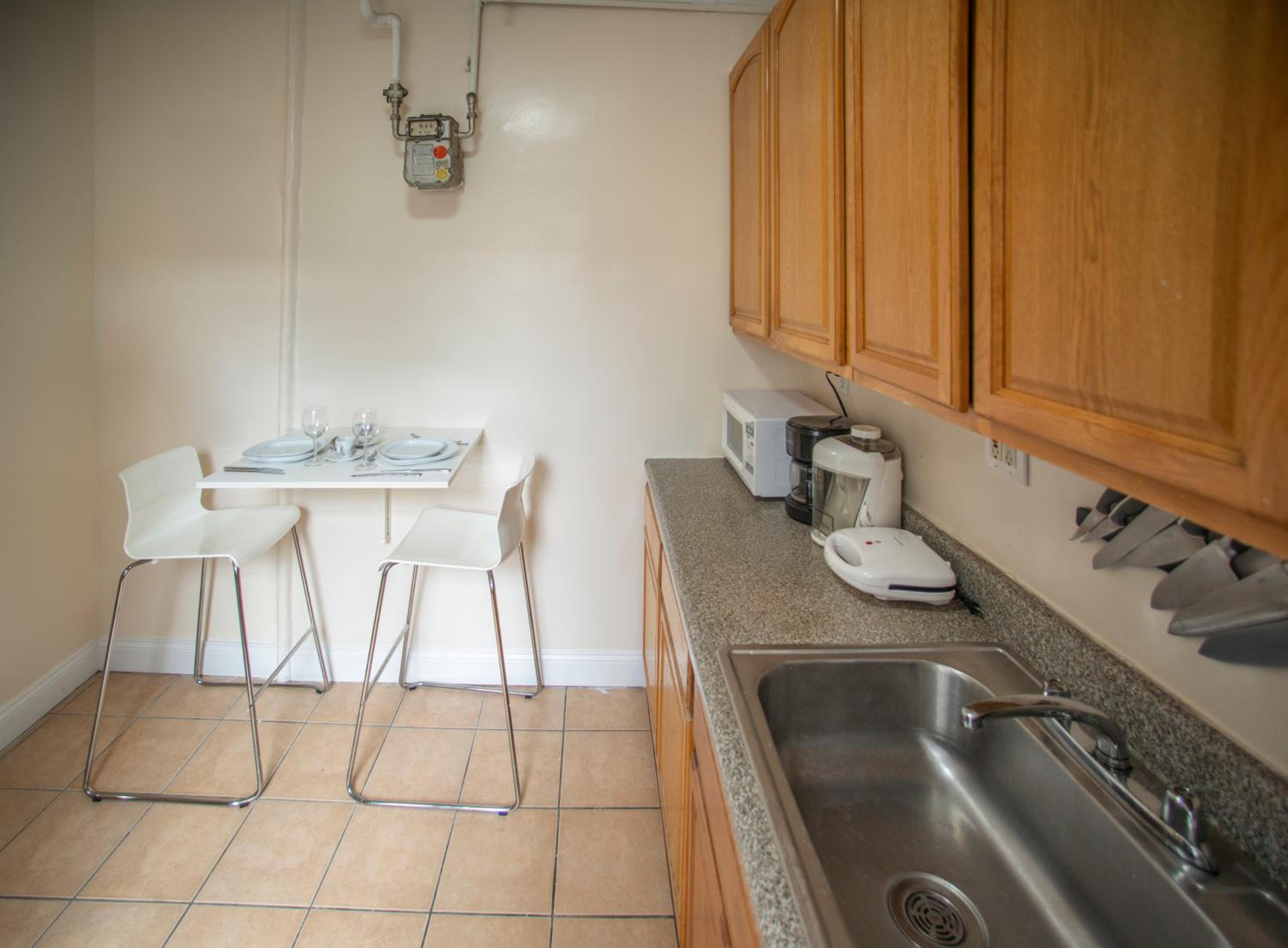 private room in a shared apartment 15 minutes to times square!