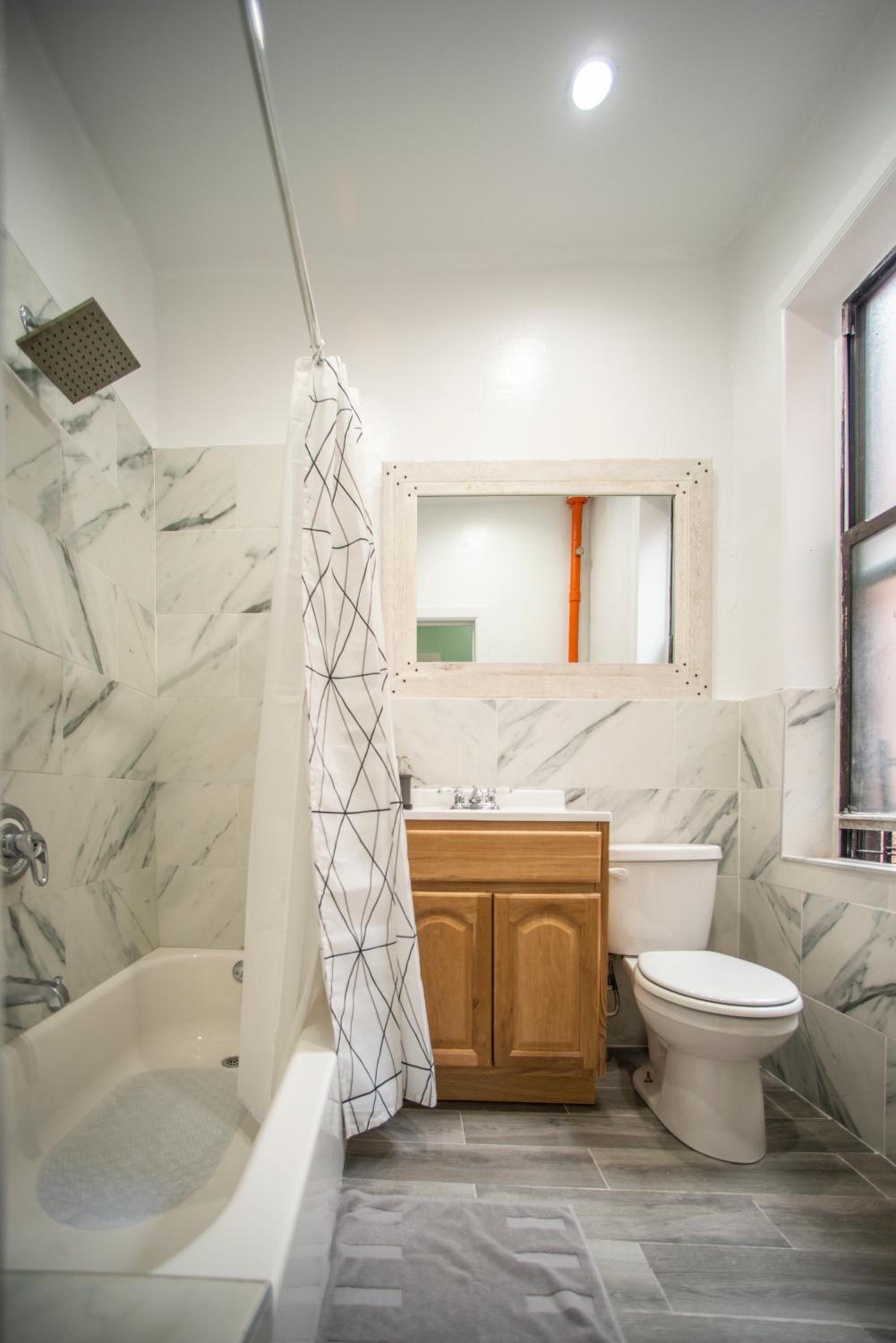 private room in a shared apartment 15 minutes to times square!