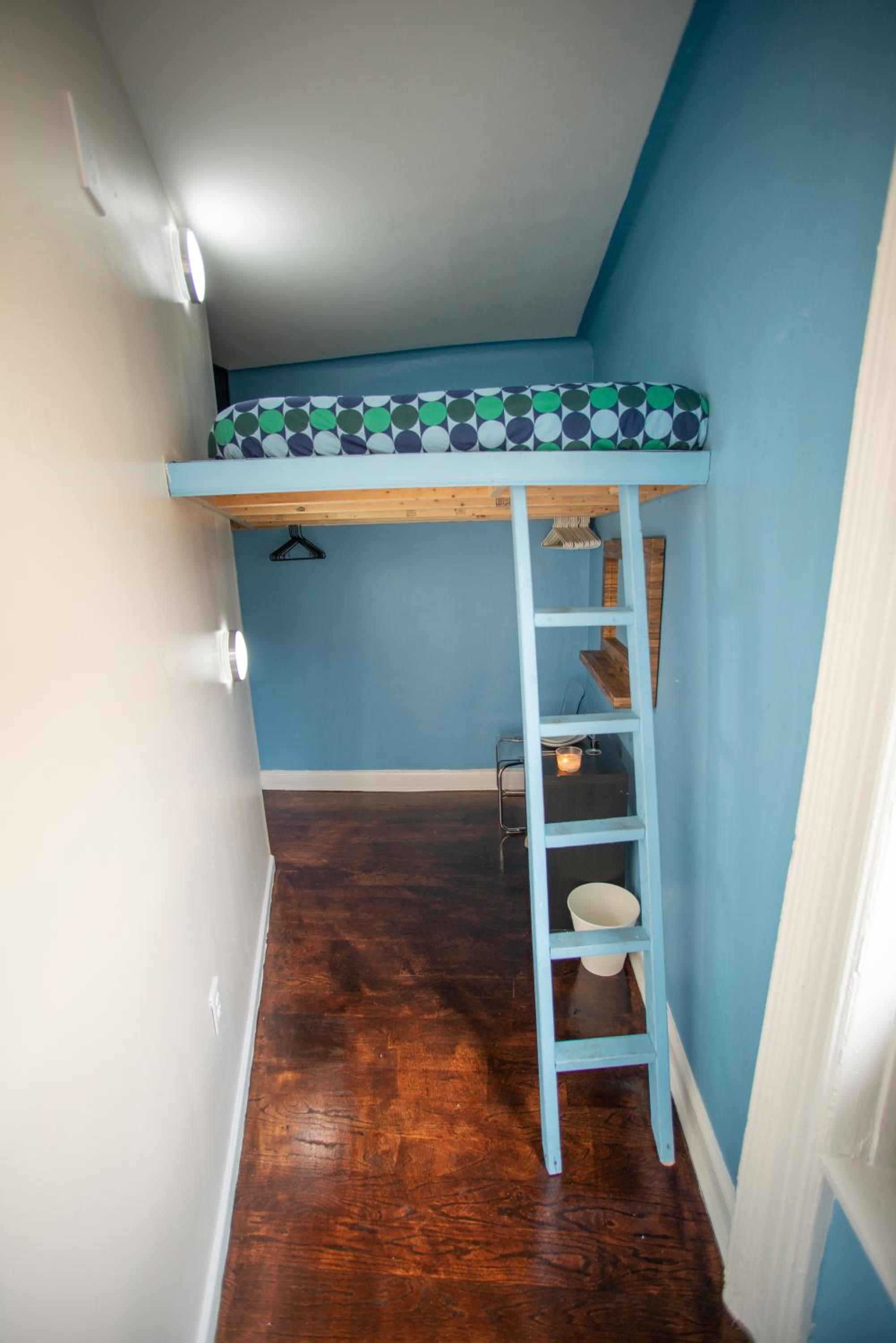 private room in a shared apartment 15 minutes to times square!