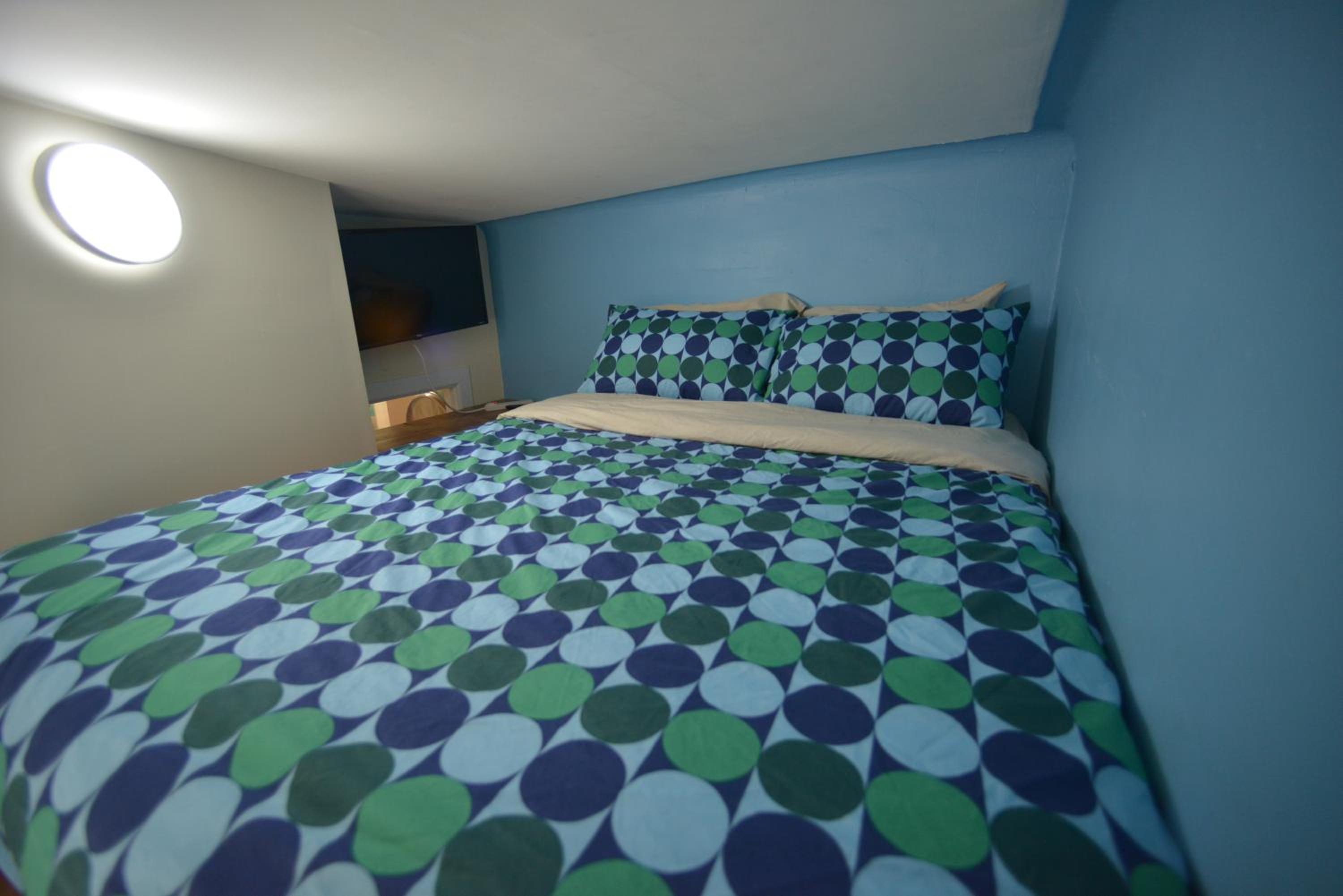 private room in a shared apartment 15 minutes to times square!