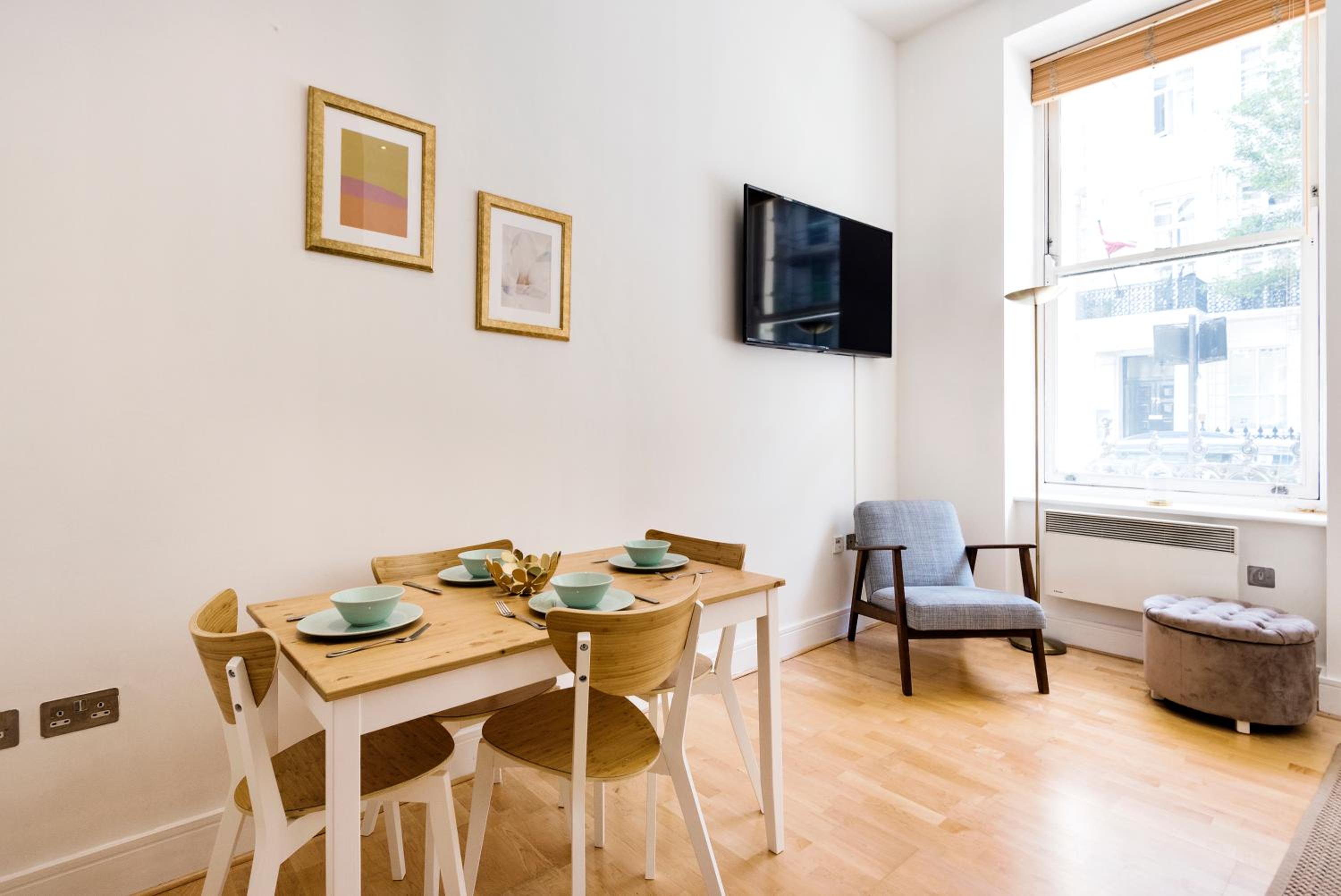 Stylish Hyde Park Apartment