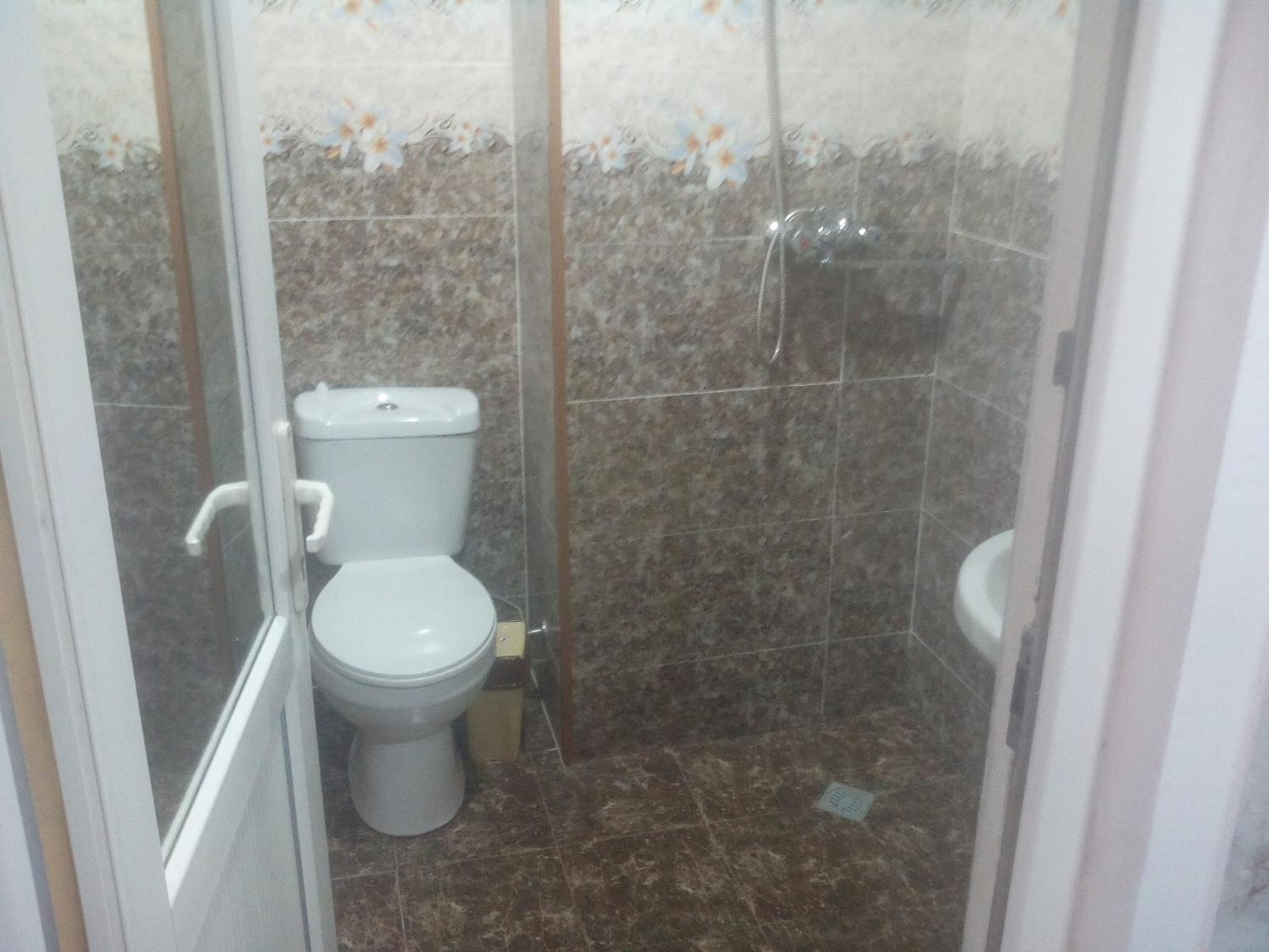 malu en Kutaisi — bathroom