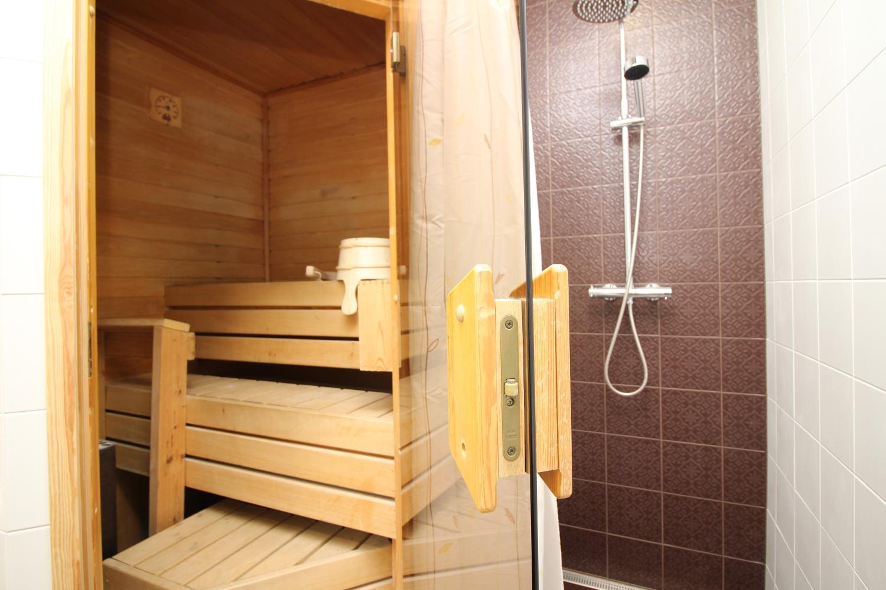 Hotel Tallinn City Apartments 4 bedroom with sauna and 2 bathroom - Image 1