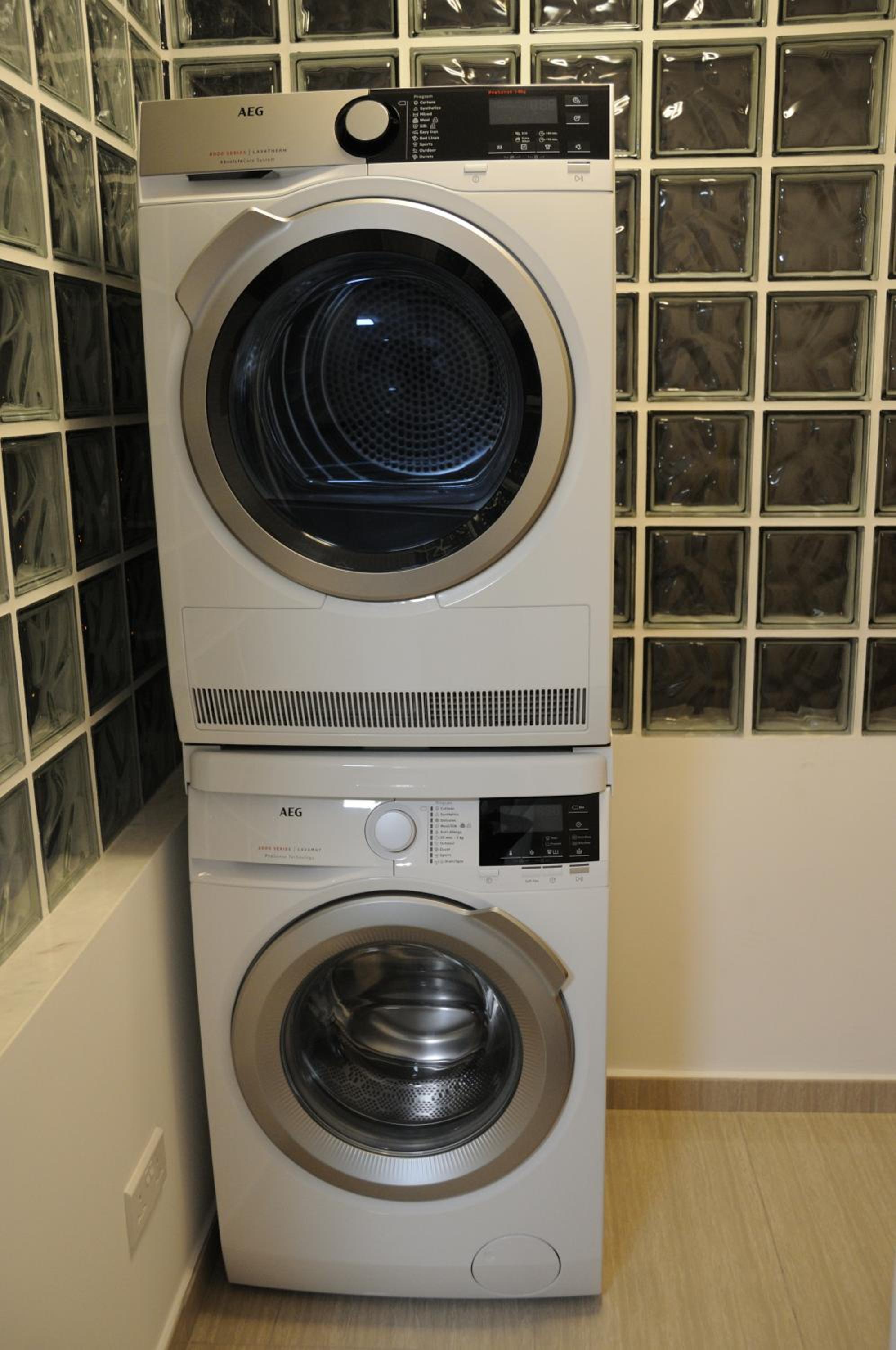 Kennedy Deluxe Suites — photo 22
