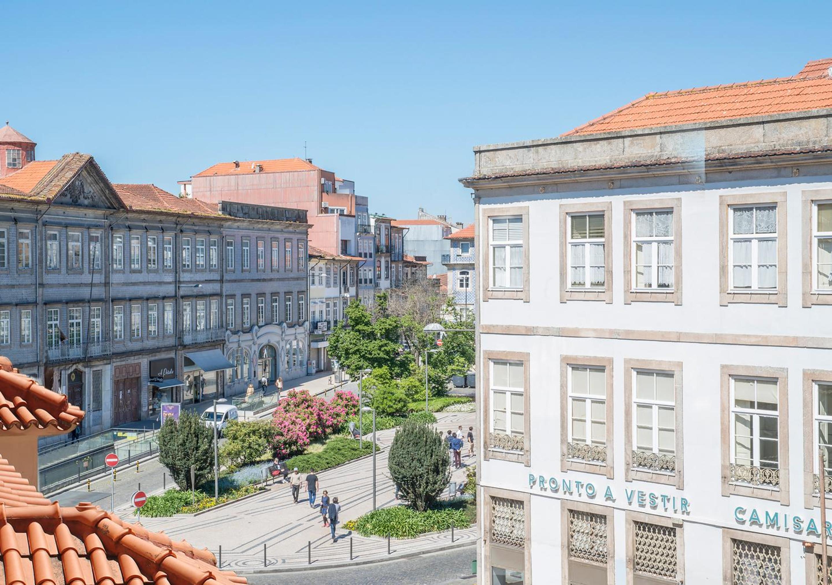 Oporto Street Sá de Noronha