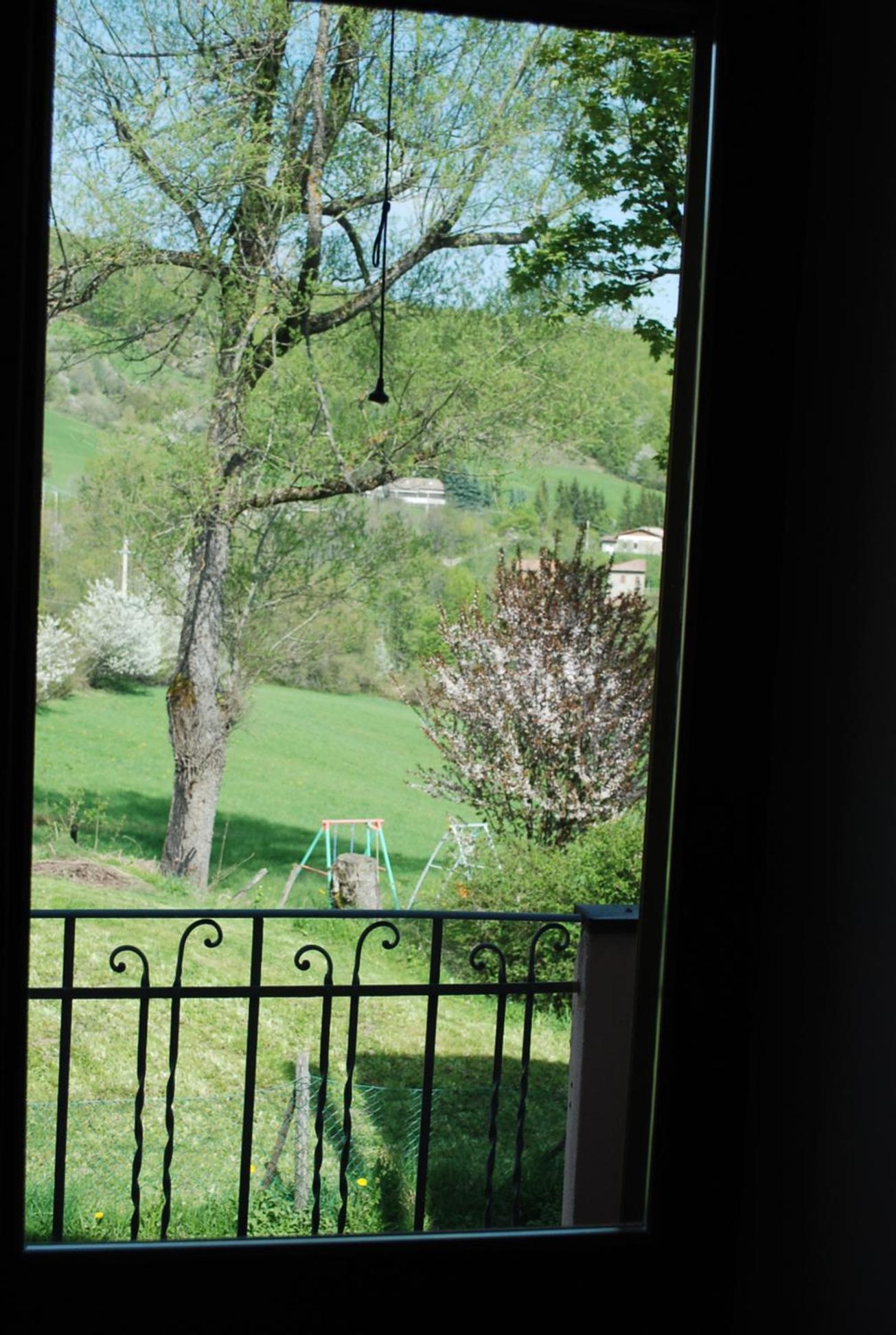 Casa rosa sull'appennino tosco emiliano view 3