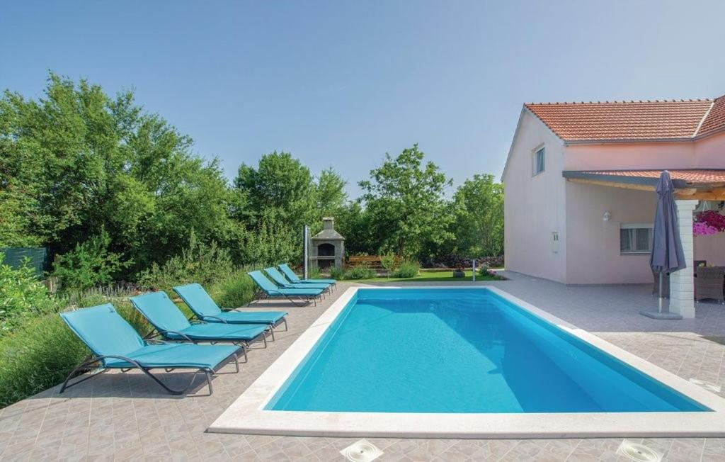 Villa Radosevic near Split, heated pool view 2