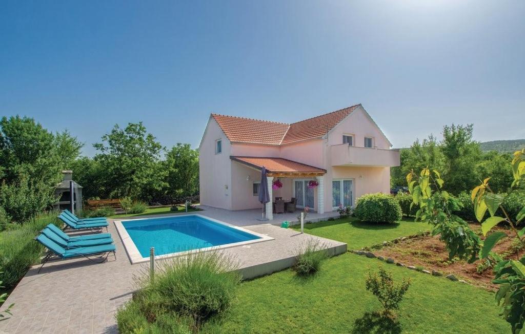 Villa Radosevic near Split, heated pool view 3