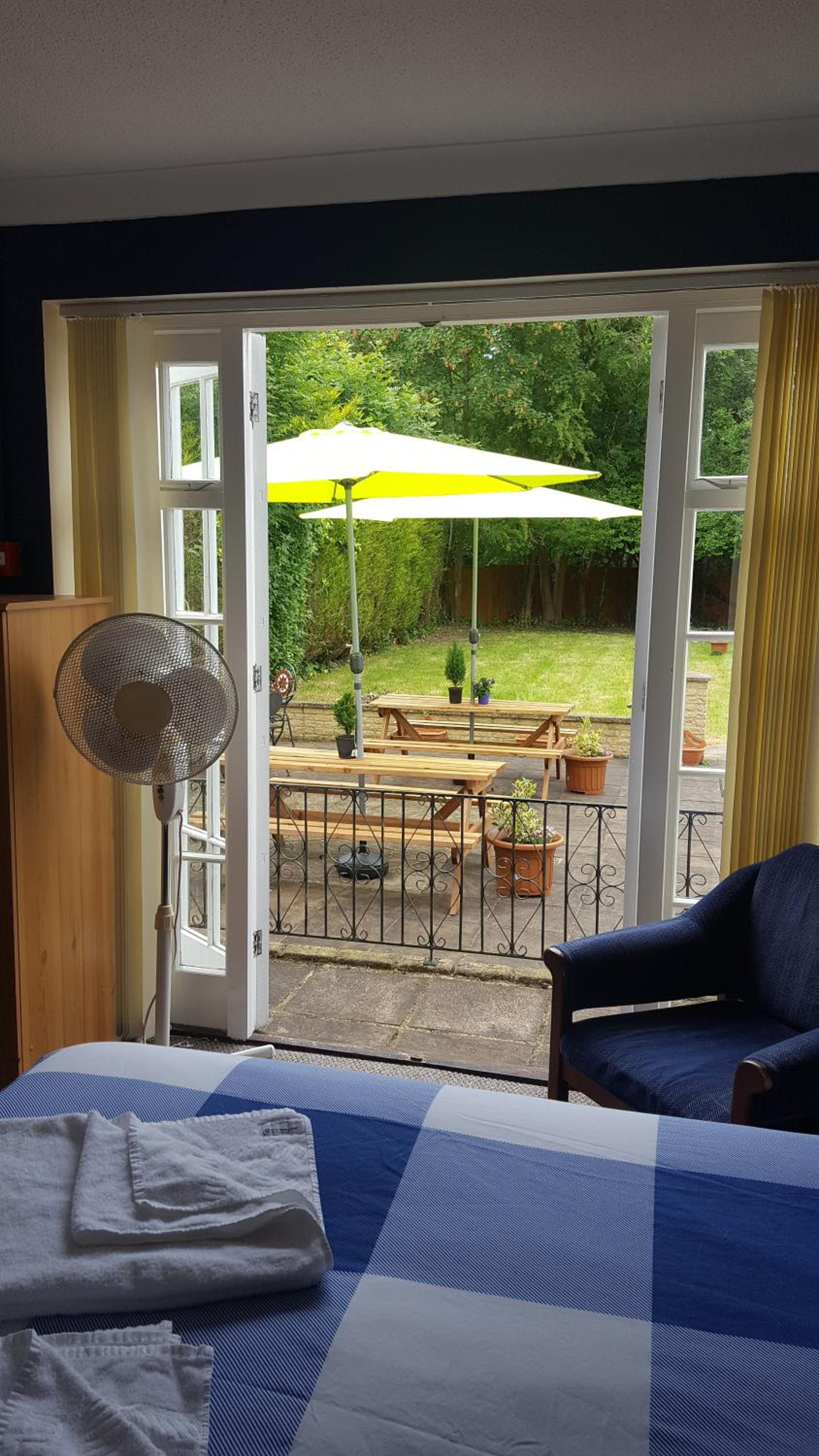 Gatwick Castle B&B view 4