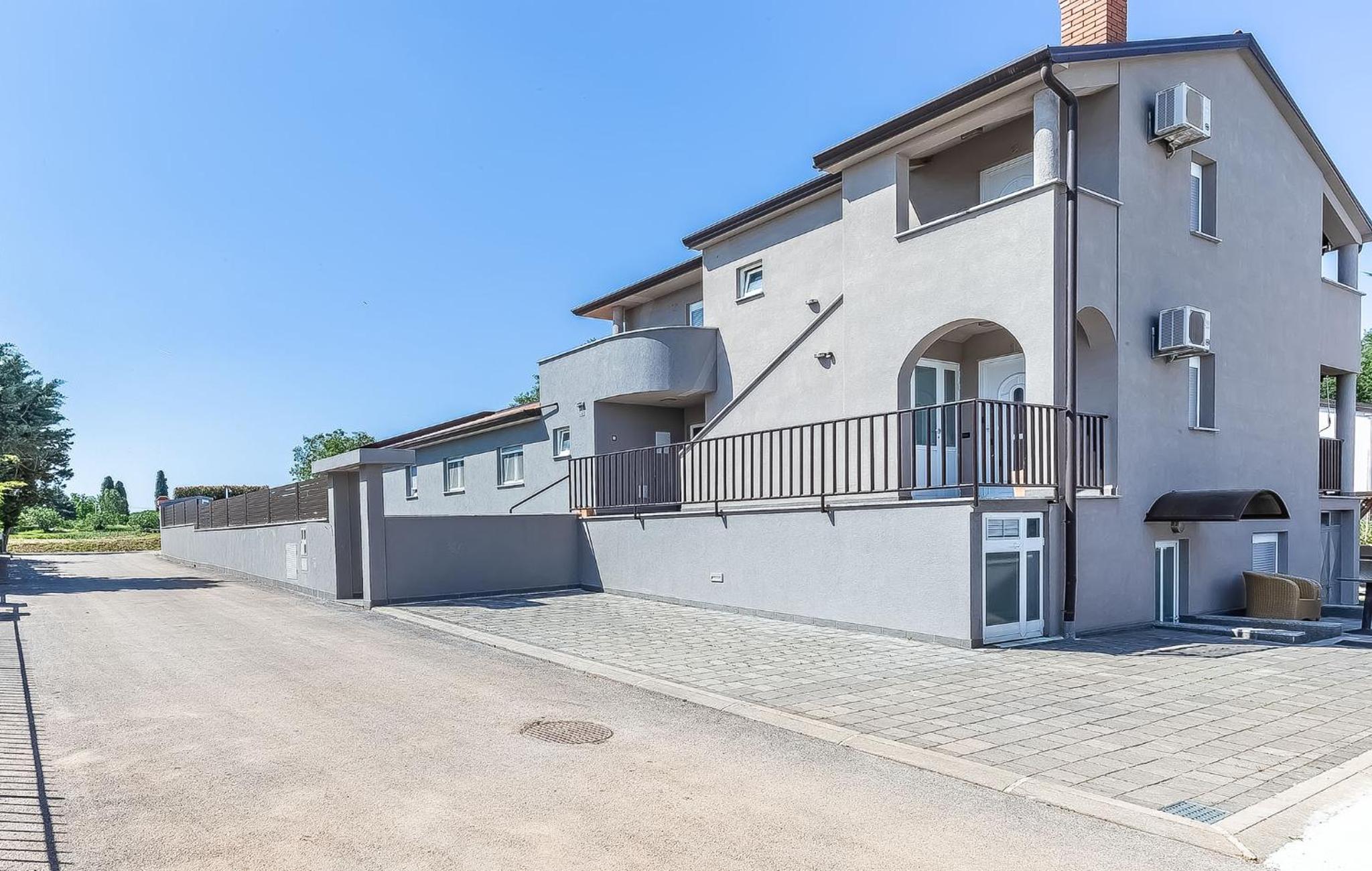 Toni  Julija - Property Image 9