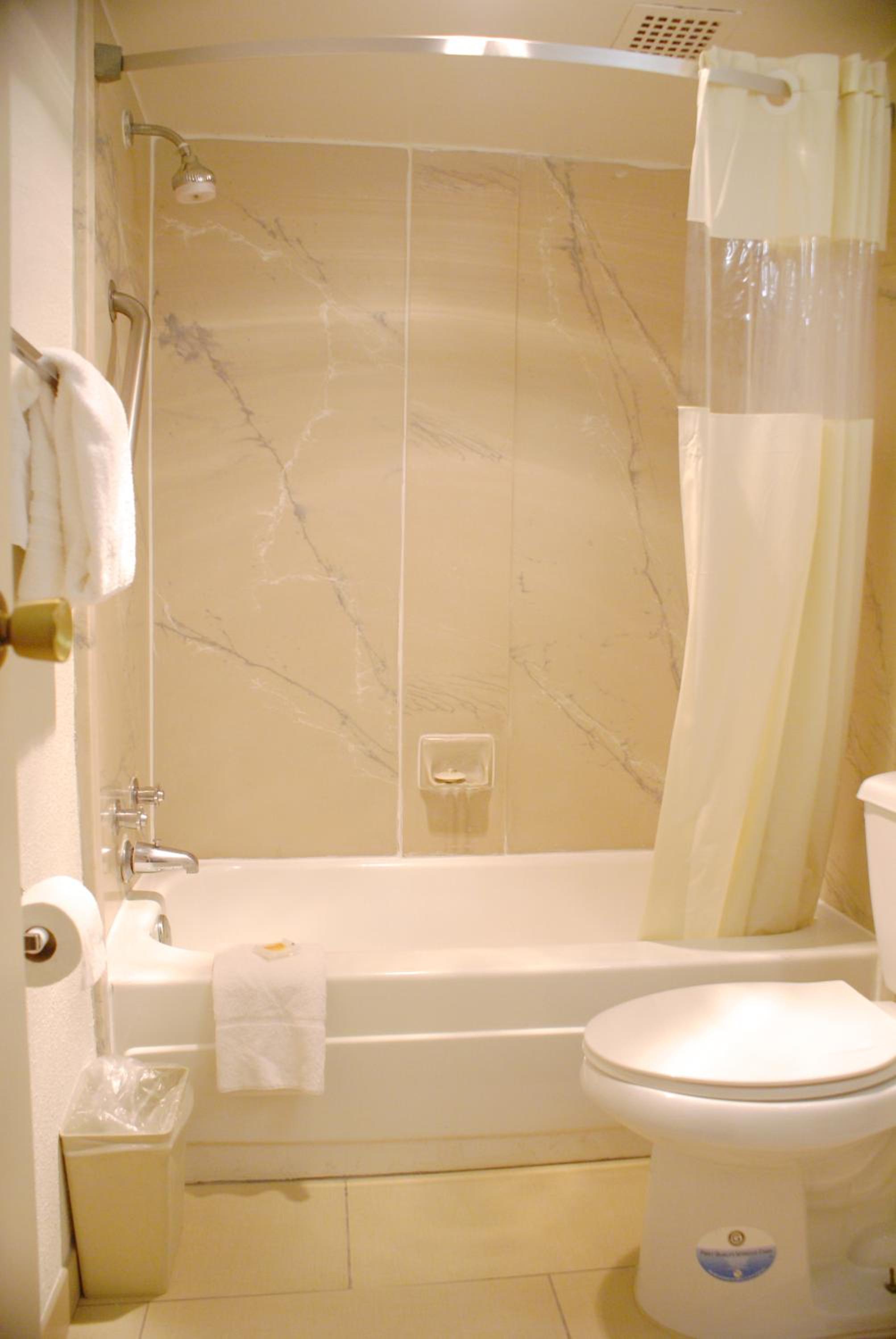 Arlington Vacations - Days Inn by Wyndham Arlington Pentagon - Property Image 5