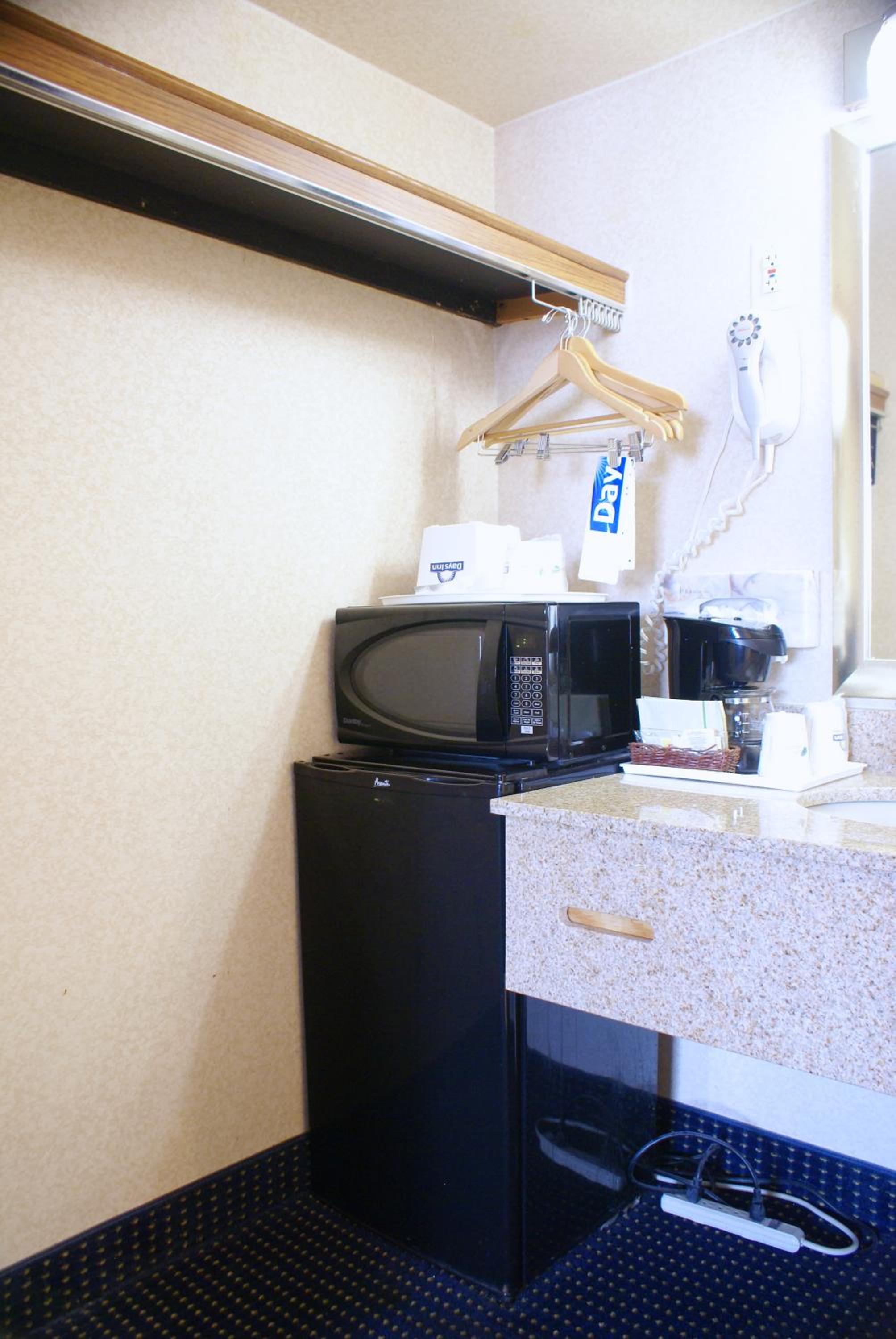 Arlington Vacations - Days Inn by Wyndham Arlington Pentagon - Property Image 2