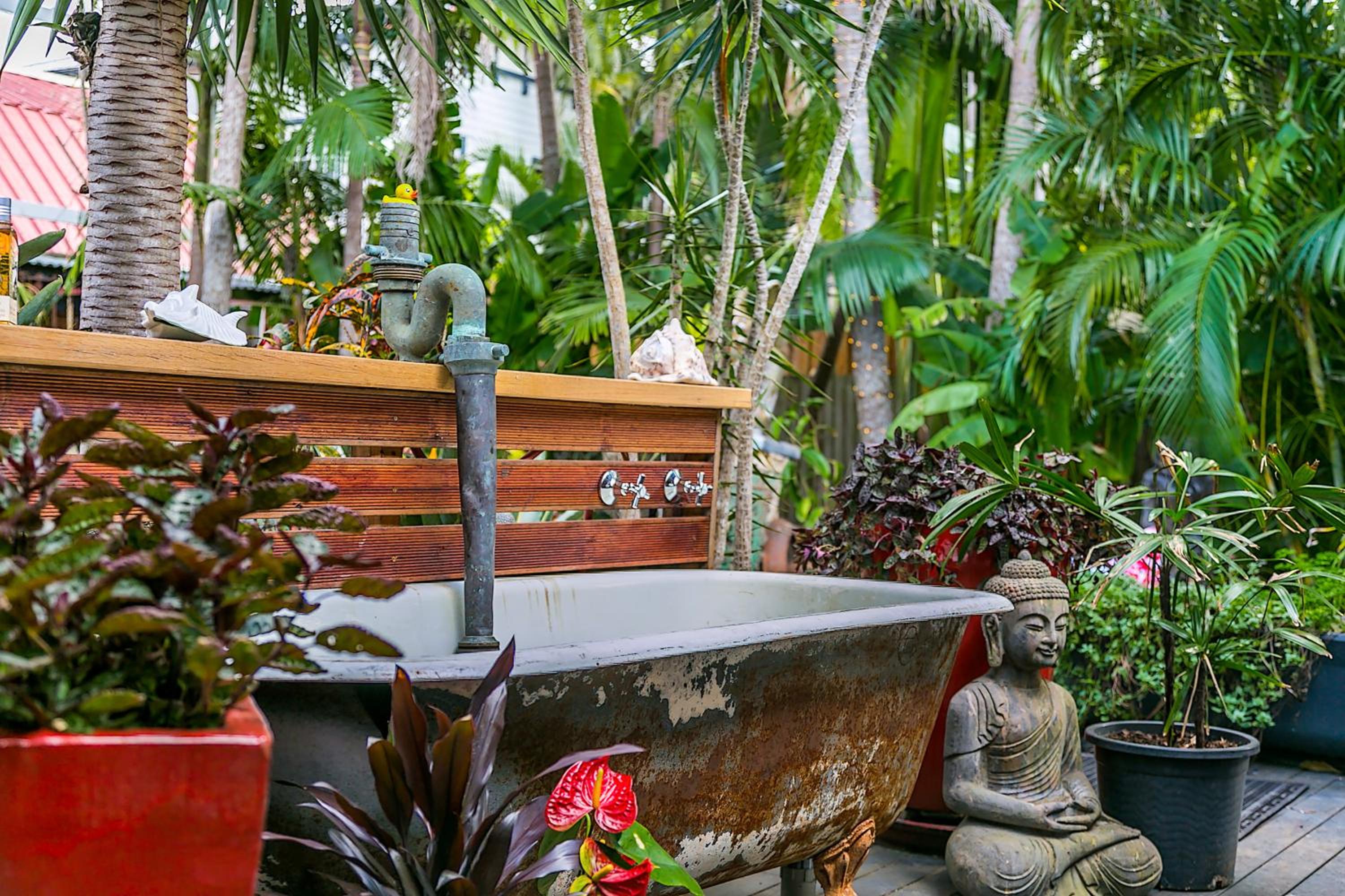 Pet Friendly Shirley Blue House and Studio