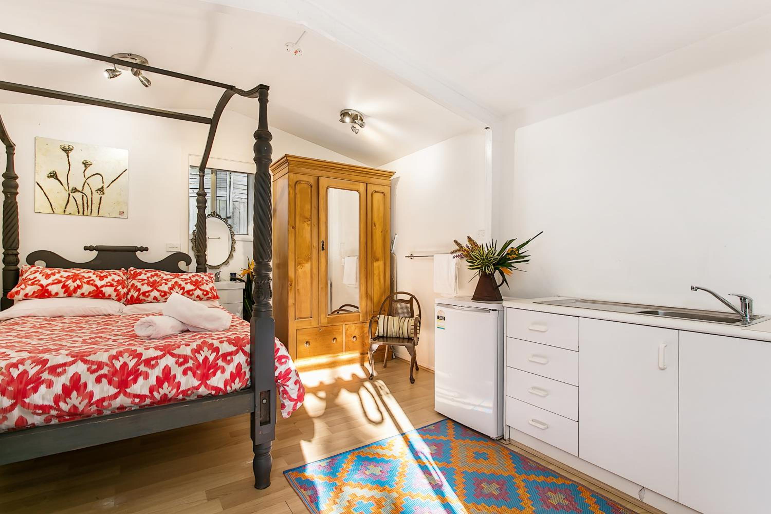 Pet Friendly Shirley Blue House and Studio