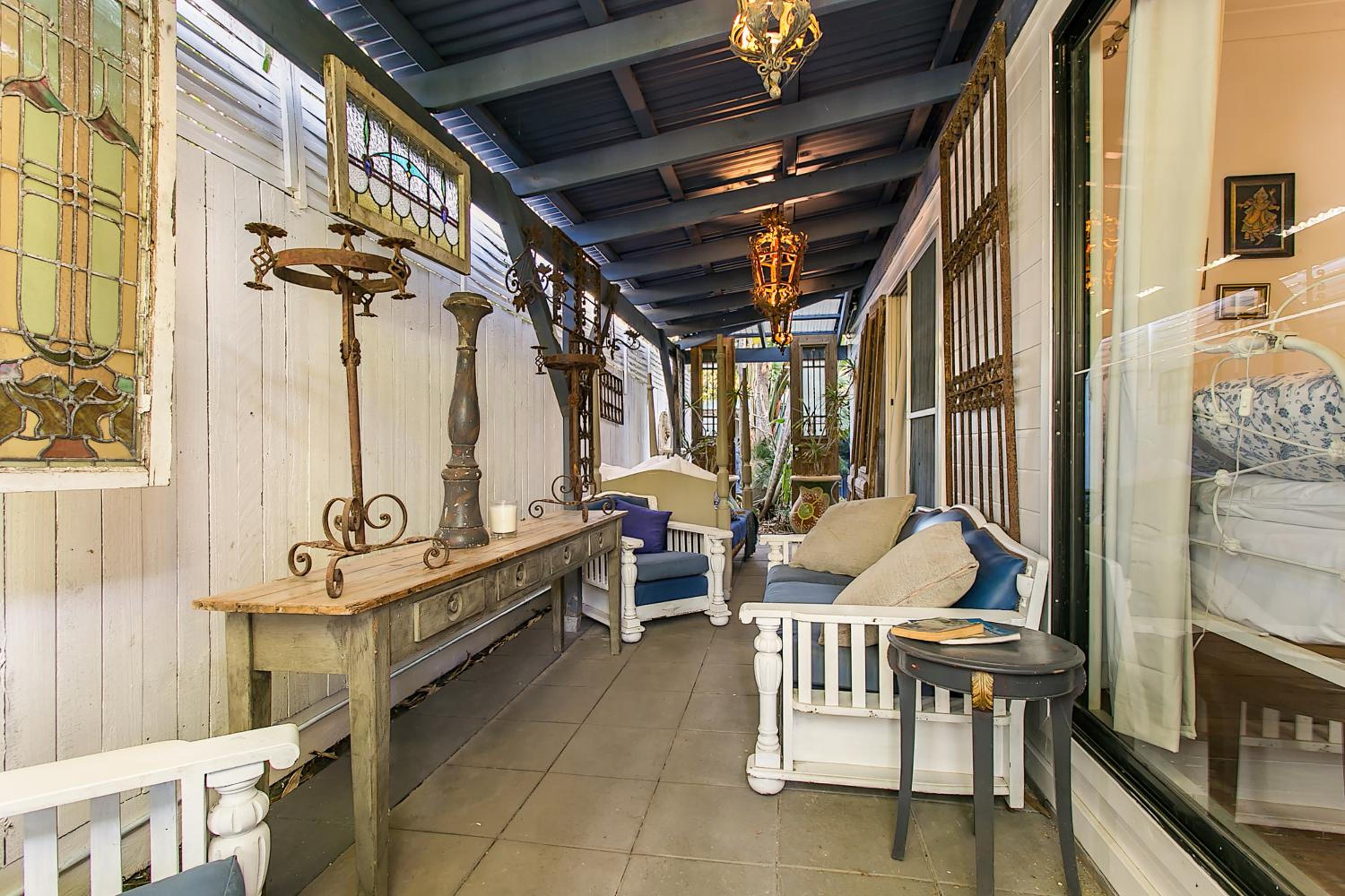 Pet Friendly Shirley Blue House and Studio