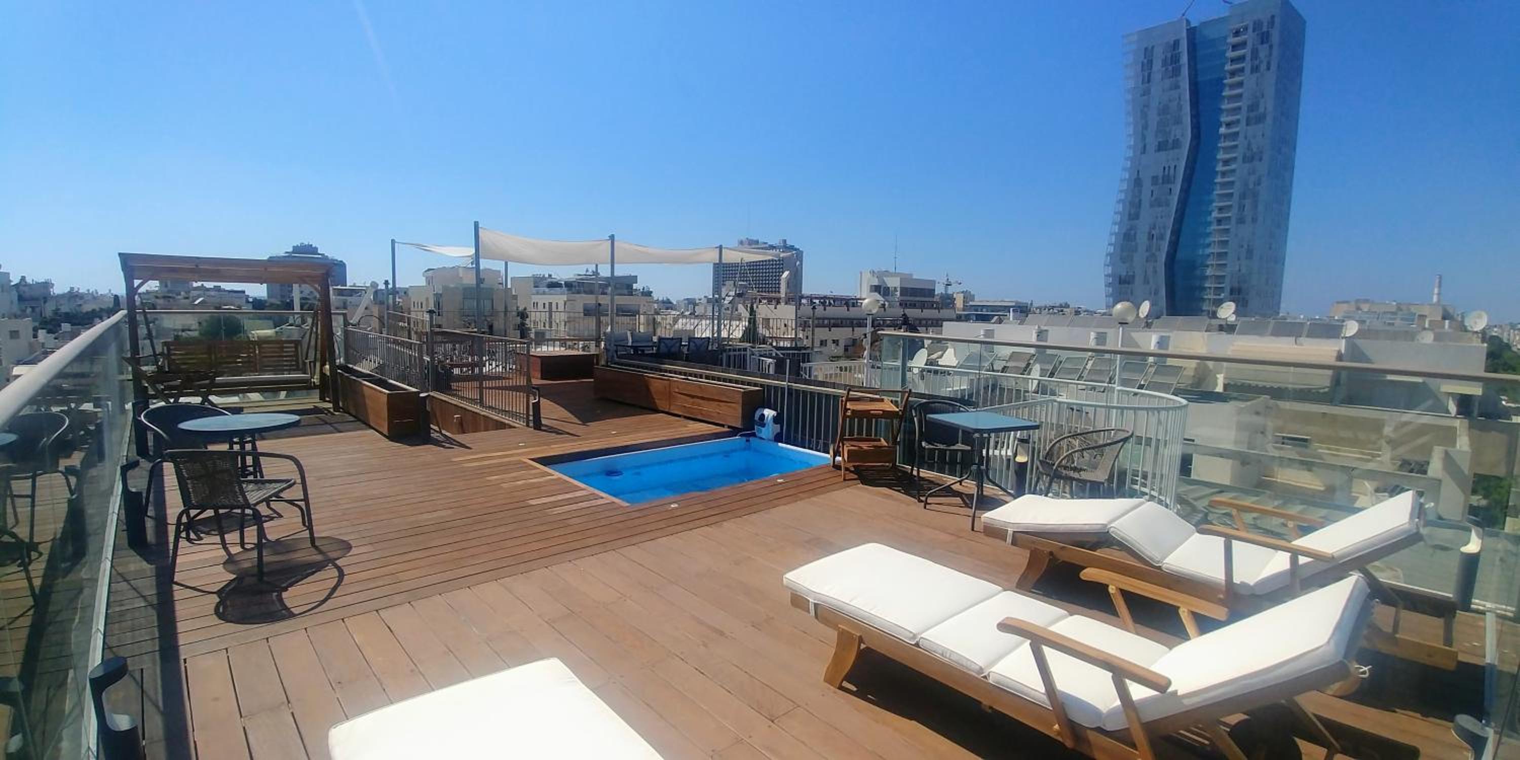 Dizengoff Penthouse Boutique Hostel view 3