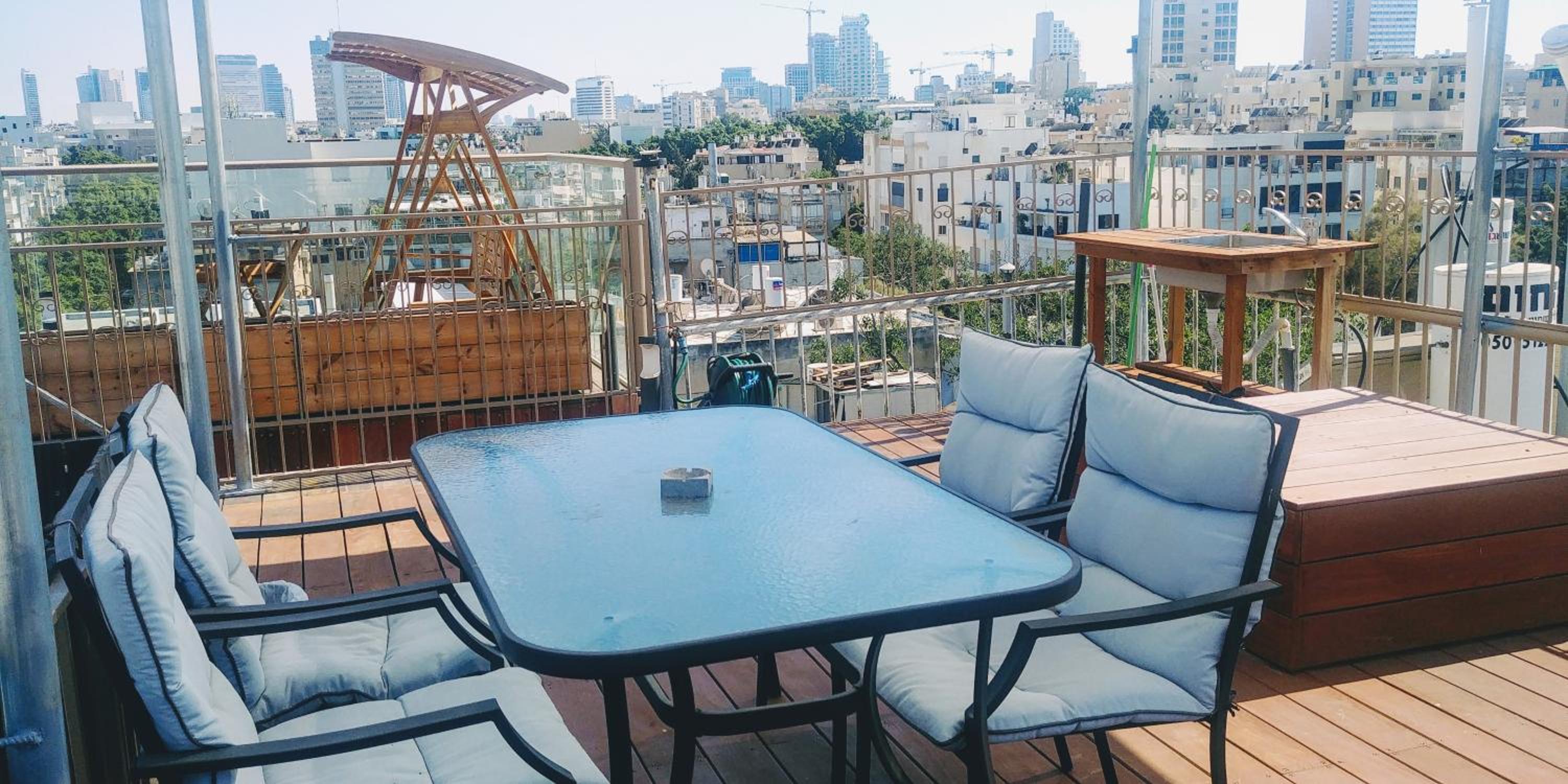 Dizengoff Penthouse Boutique Hostel view 2