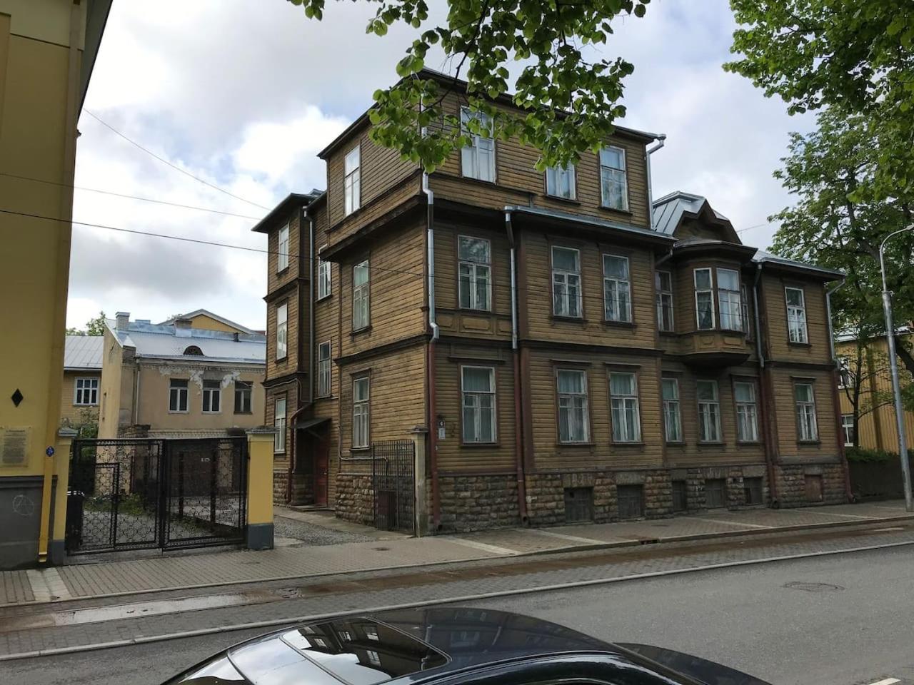 1 Bedroom Apartment near Kadriorg Swan Pond