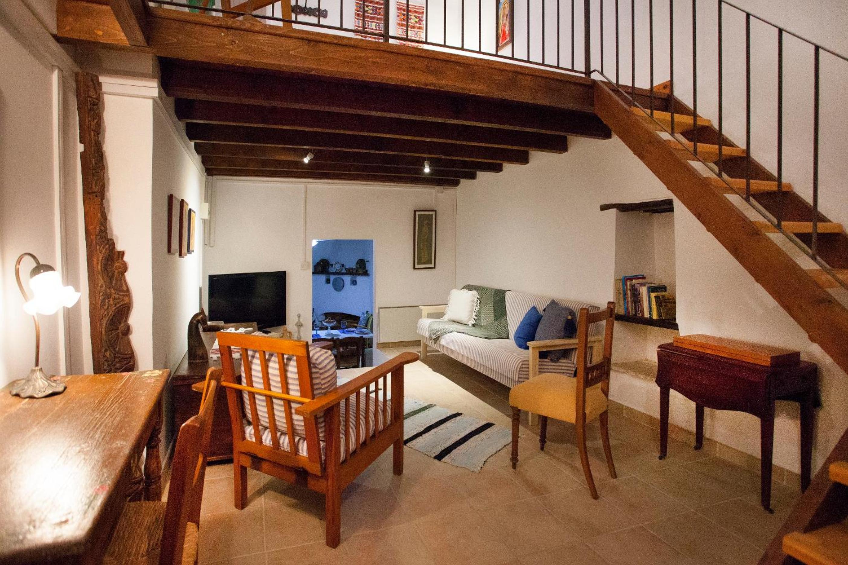 Cecilias Courtyard