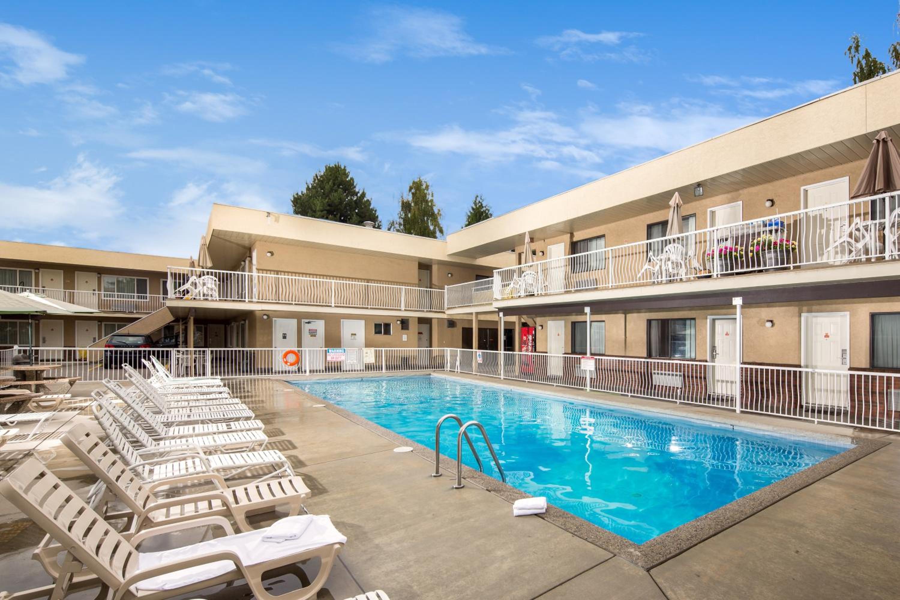 Kelowna Vacations - Siesta Suites - Property Image 1