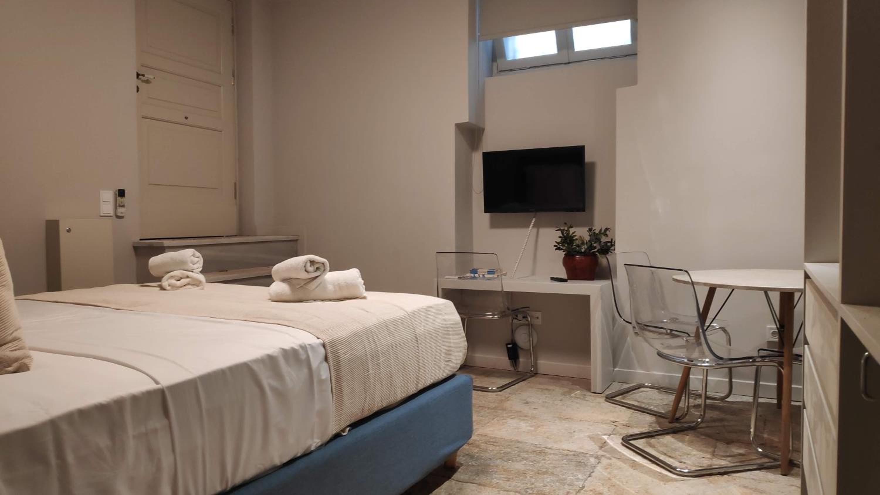 Magnificent neoclassical apt in Syntagma-Plaka