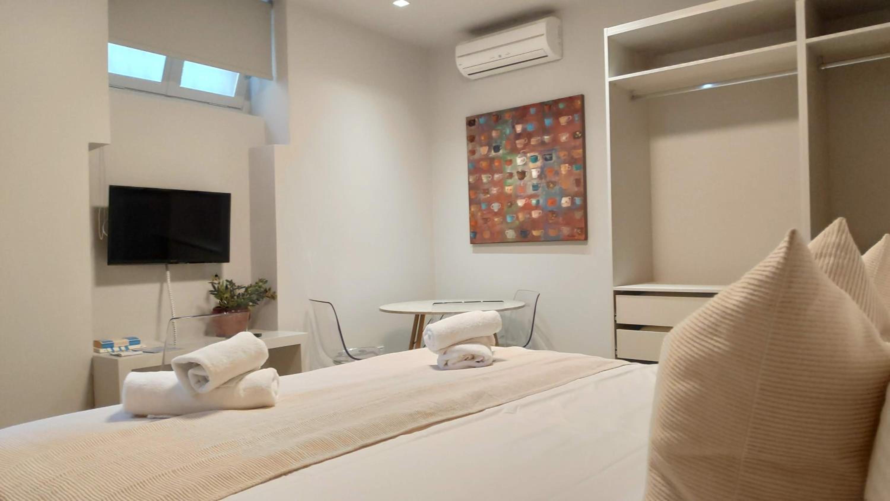 Magnificent neoclassical apt in Syntagma-Plaka