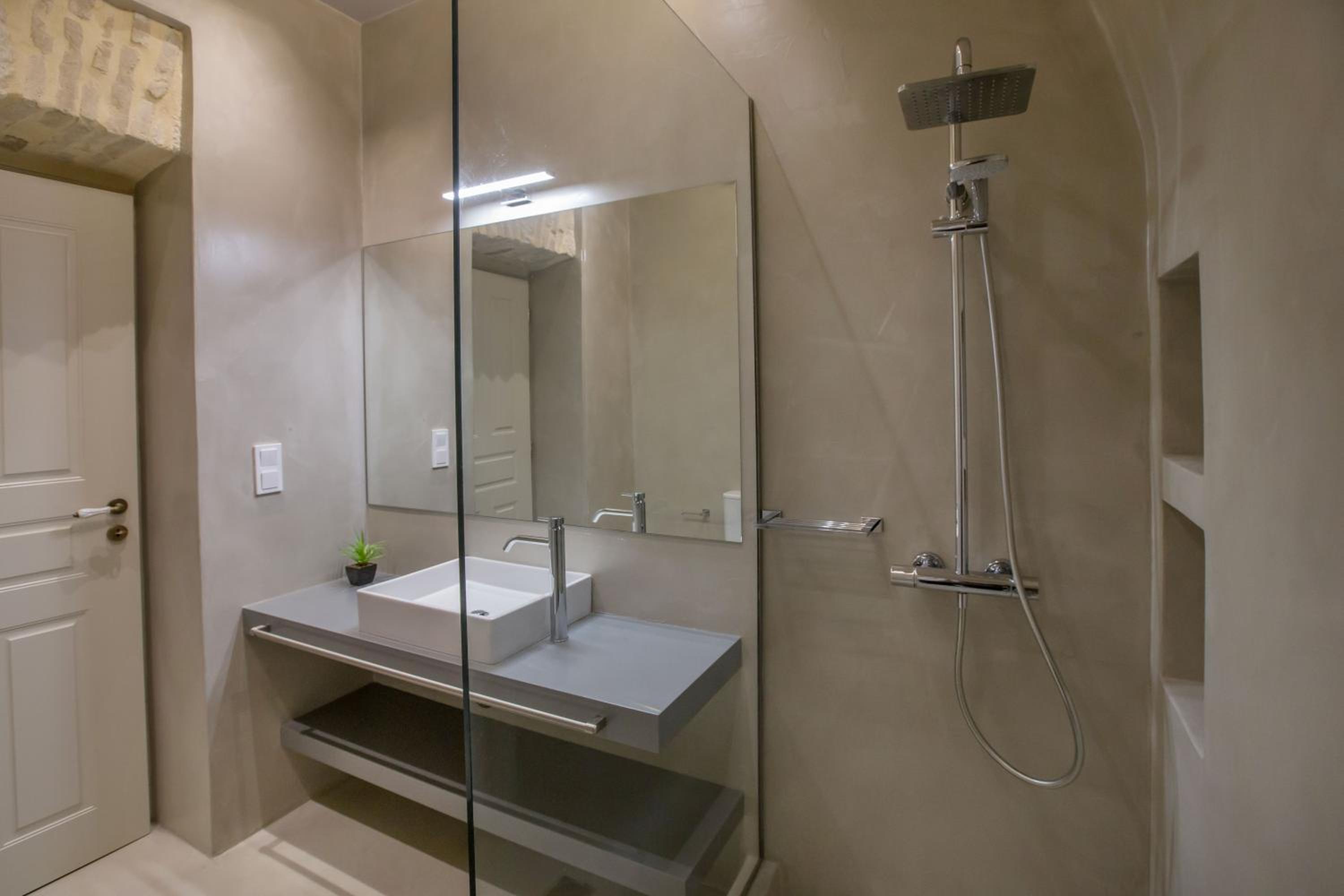 Magnificent neoclassical apt in Syntagma-Plaka