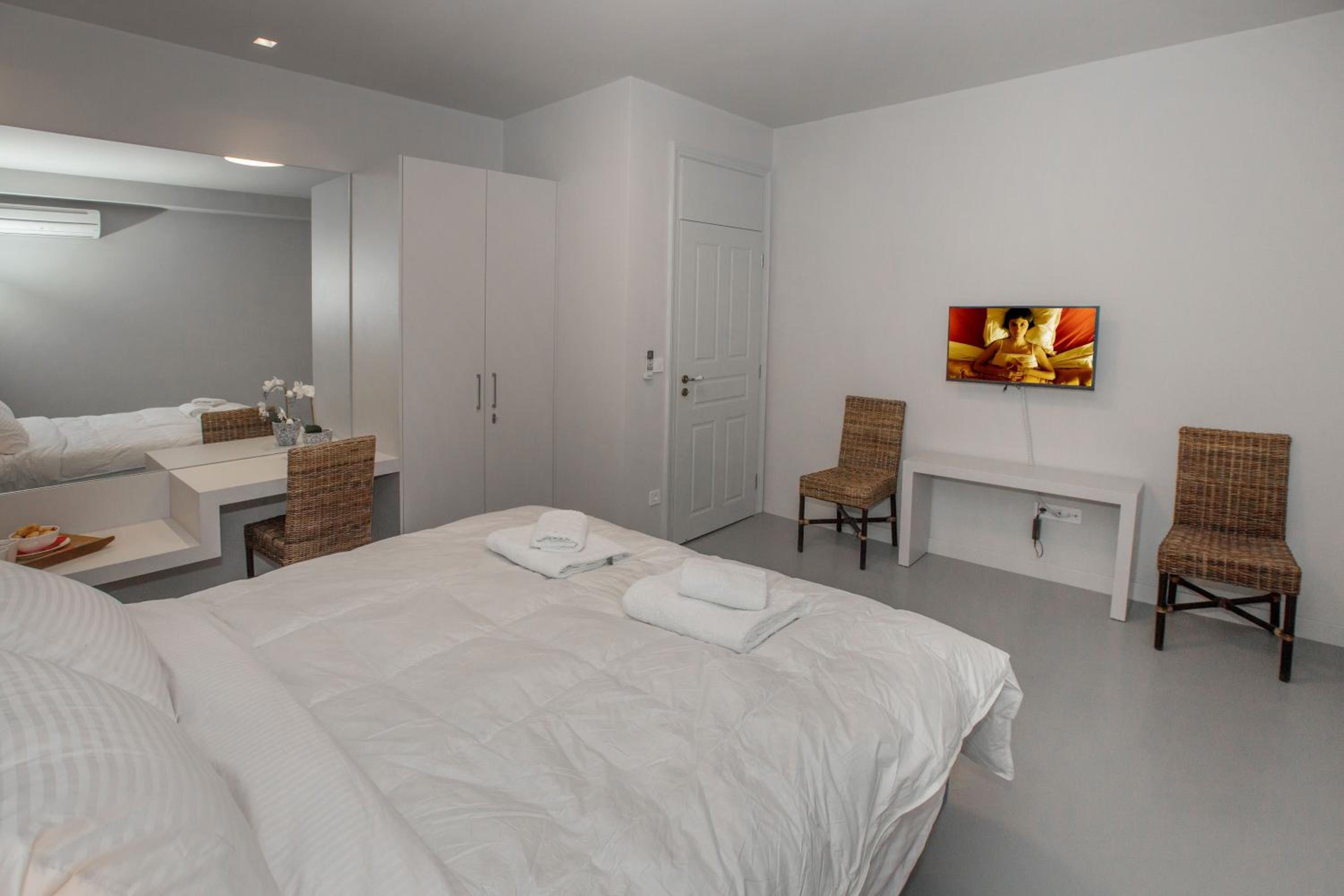 Magnificent neoclassical apt in Syntagma-Plaka