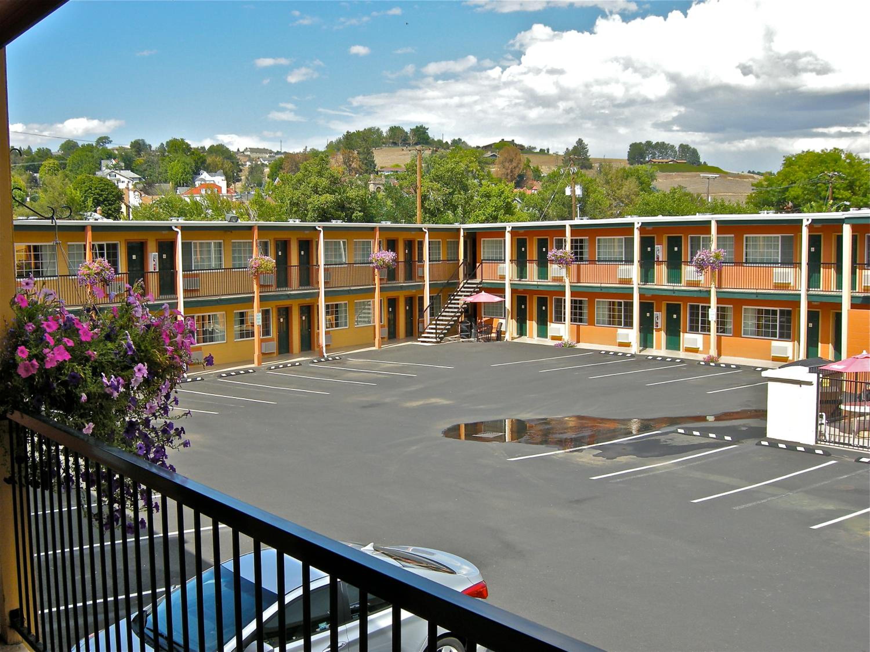 Pendleton Vacations - Americas Best Value Inn - Pendleton - Property Image 1