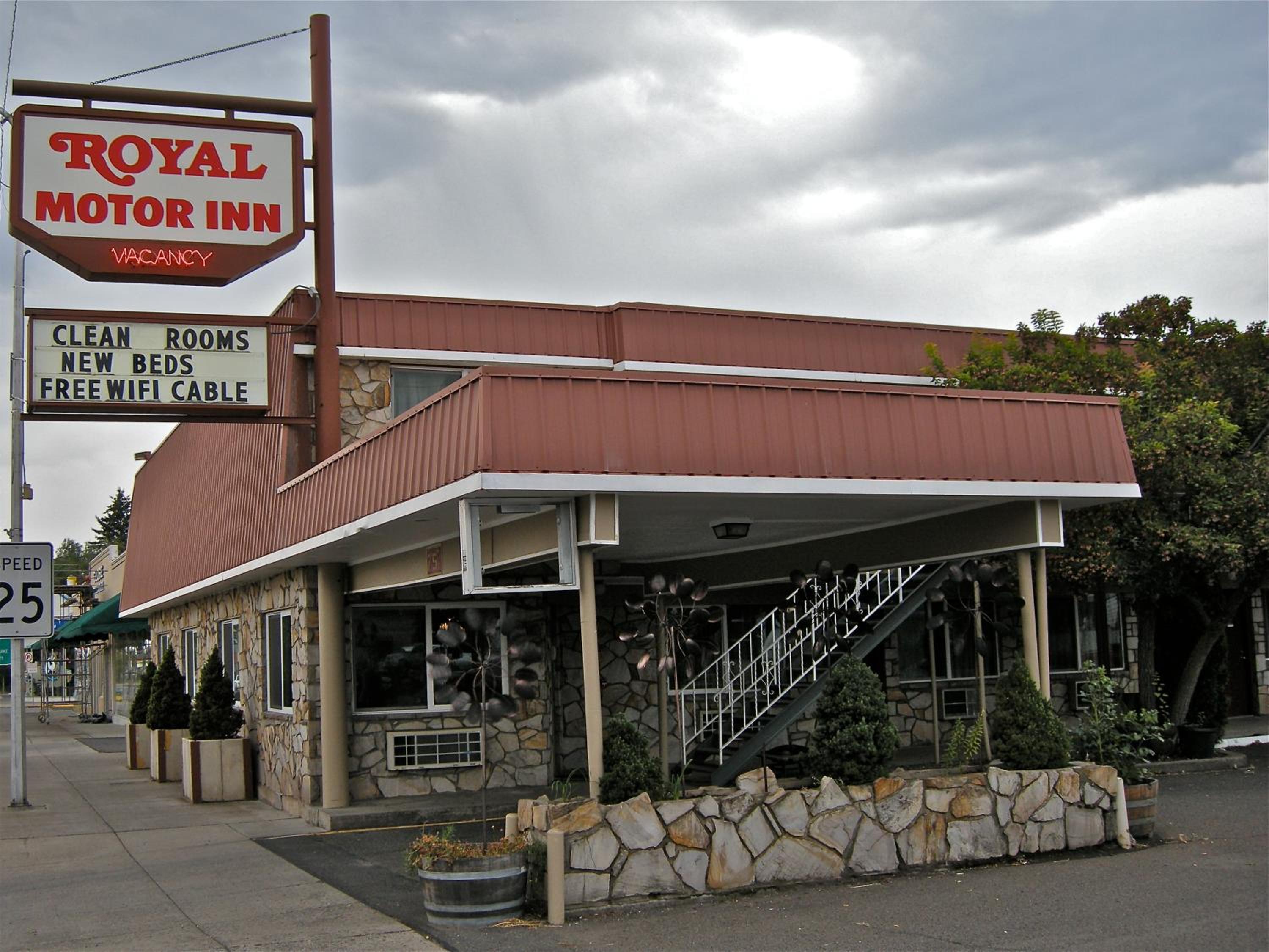 La Grande Vacations - Royal Motor Inn - Property Image 13