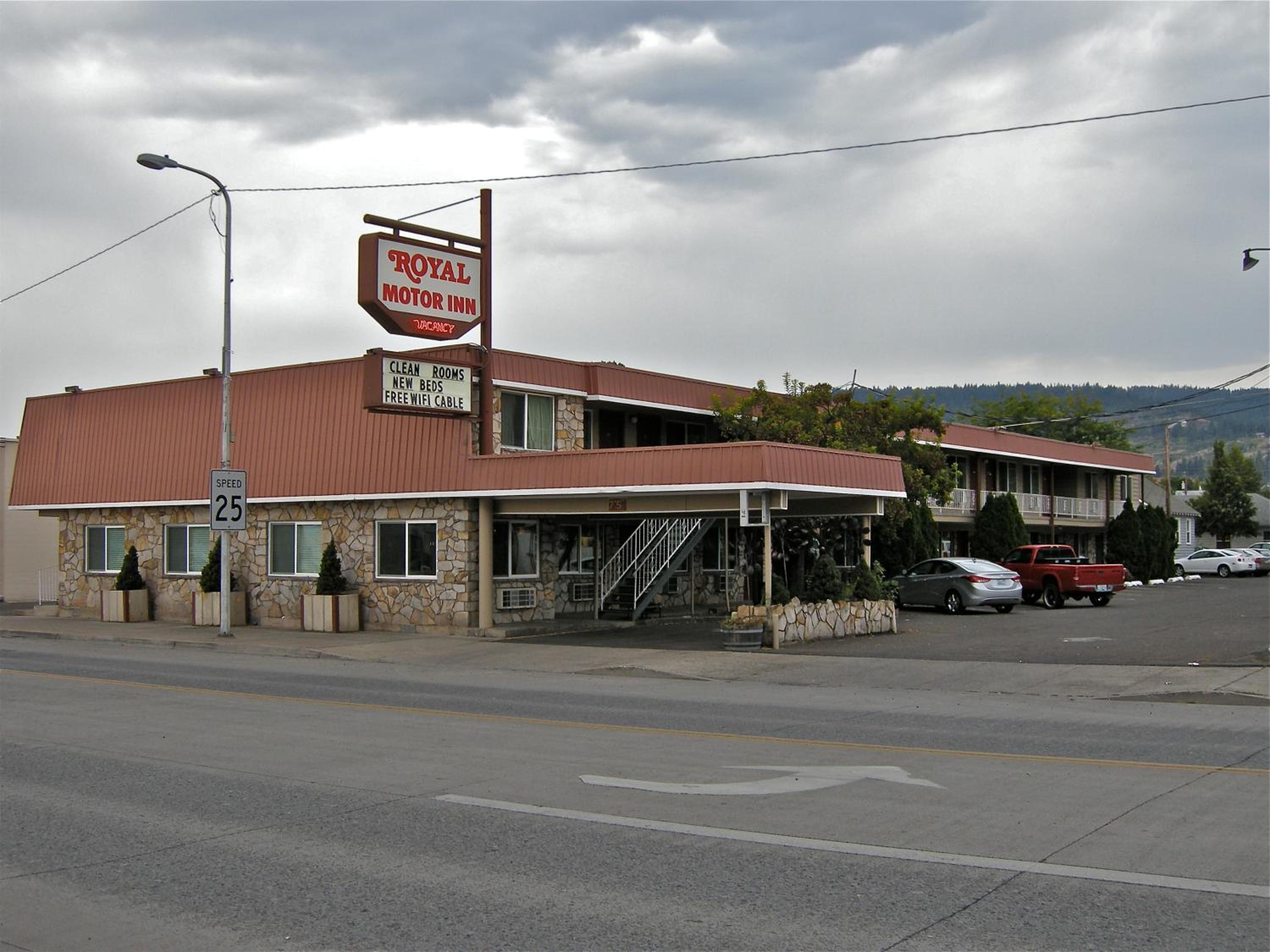 La Grande Vacations - Royal Motor Inn - Property Image 1