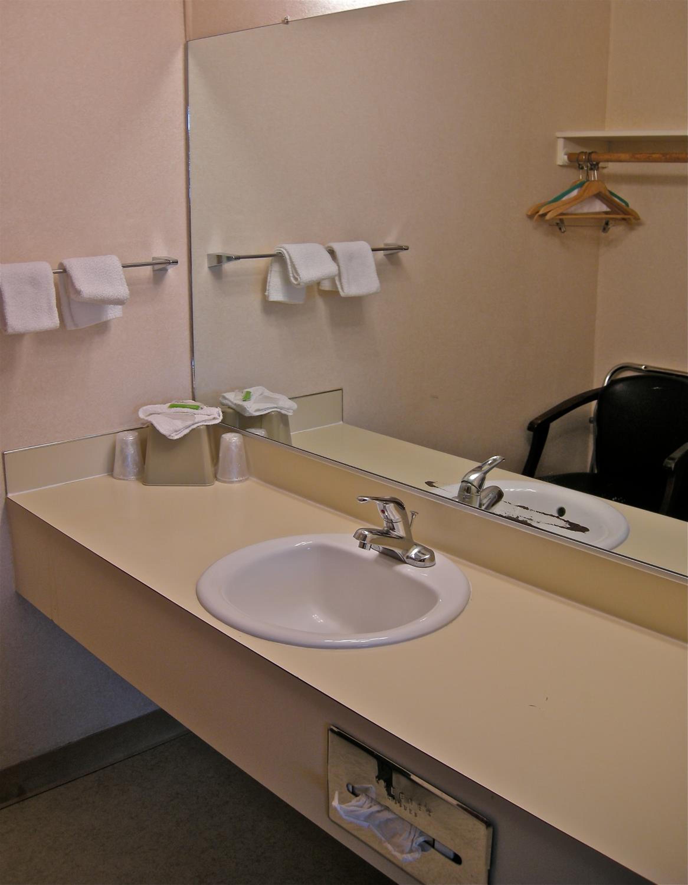 La Grande Vacations - Royal Motor Inn - Property Image 17