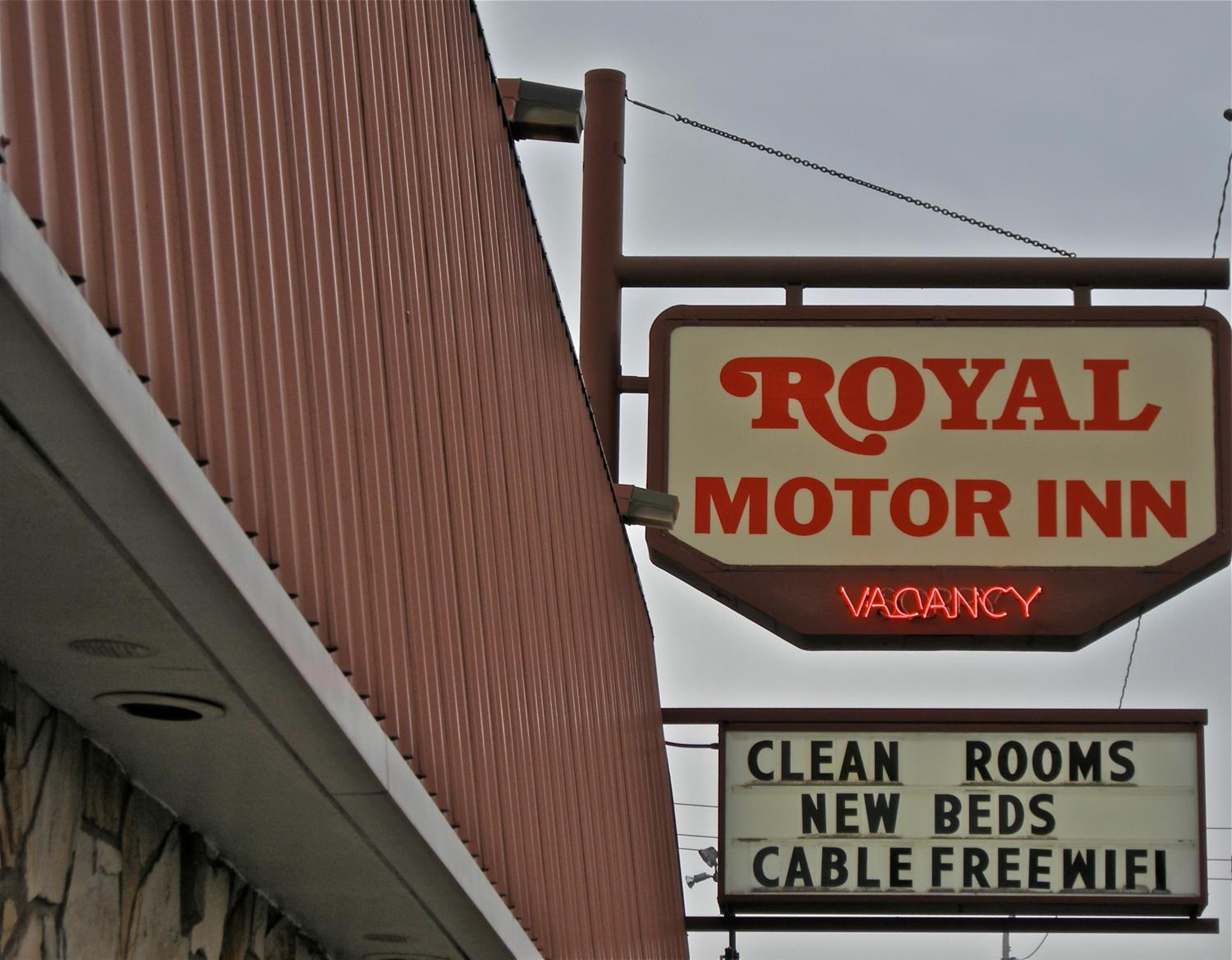 La Grande Vacations - Royal Motor Inn - Property Image 8