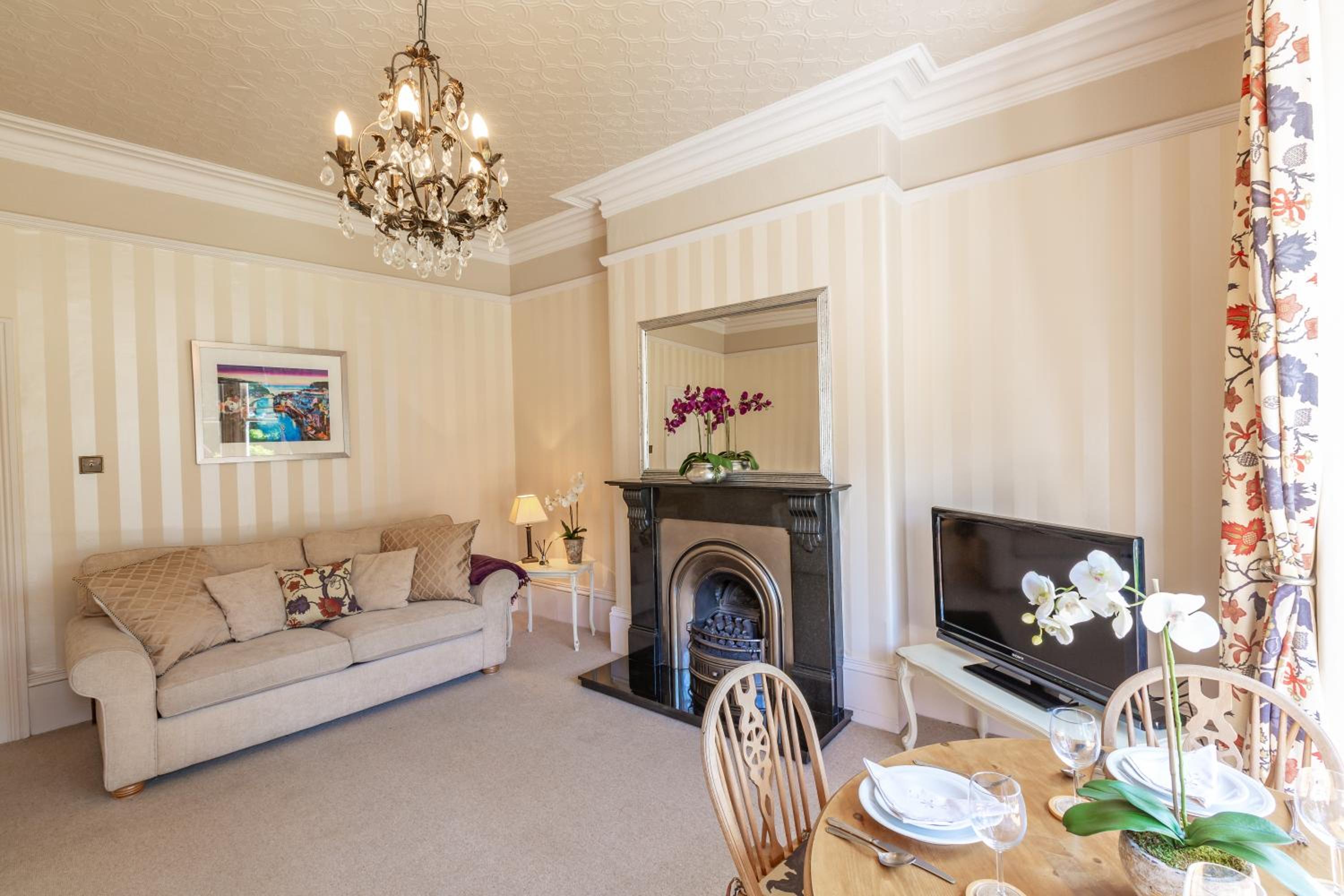 Swan View Apartment, Central Harrogate - 1 bedroom Sleeps 3 view 2