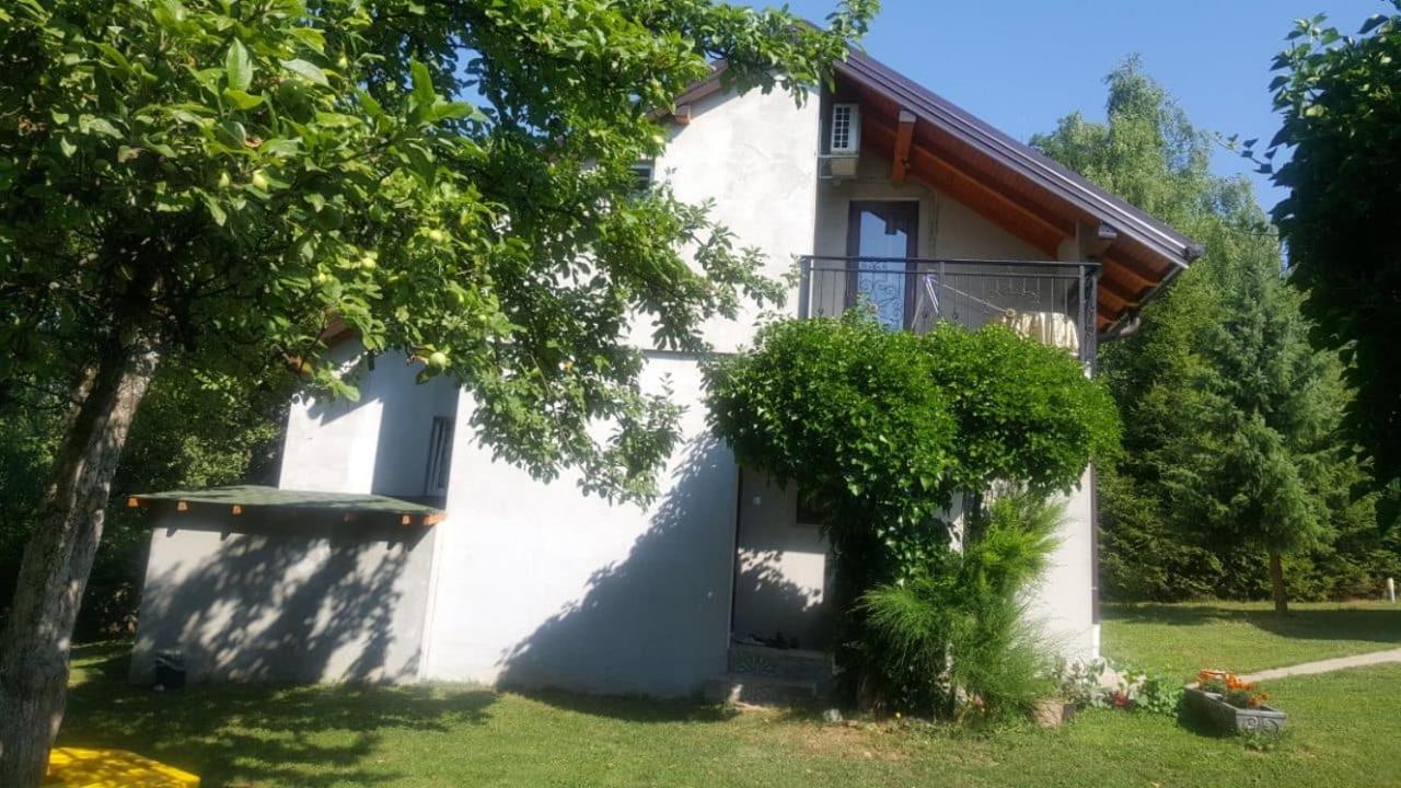 Vikendica Ahatovići