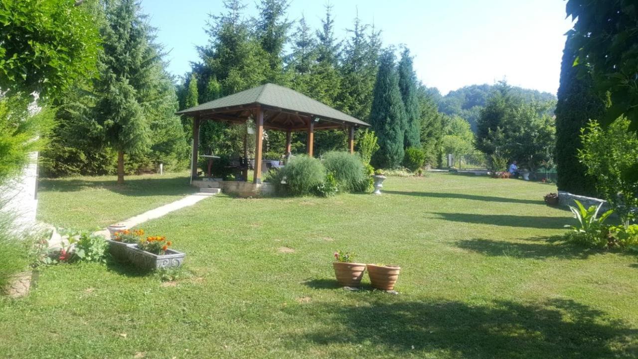 Vikendica Ahatovići