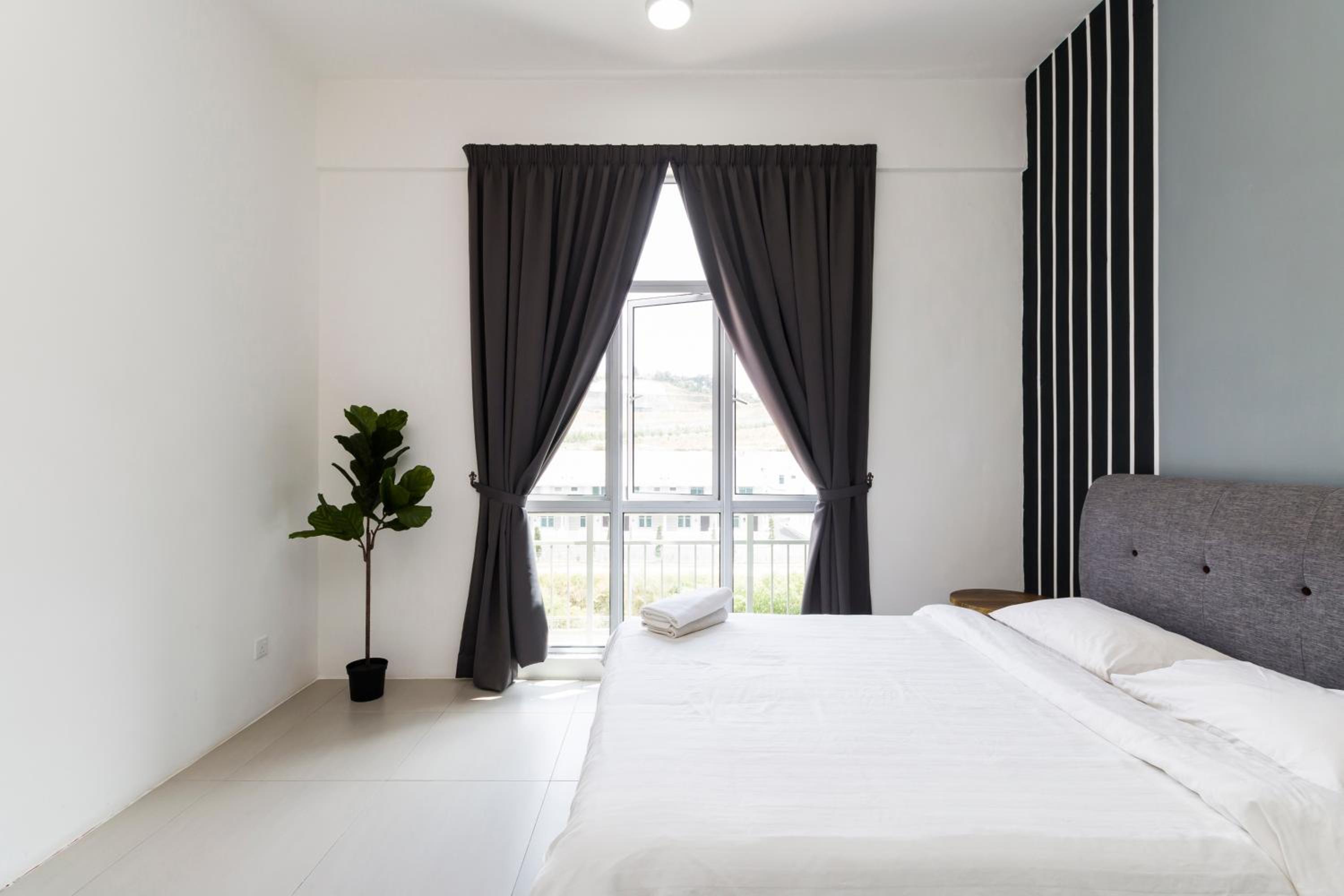 DreamScape Apartment @ Golden Hill