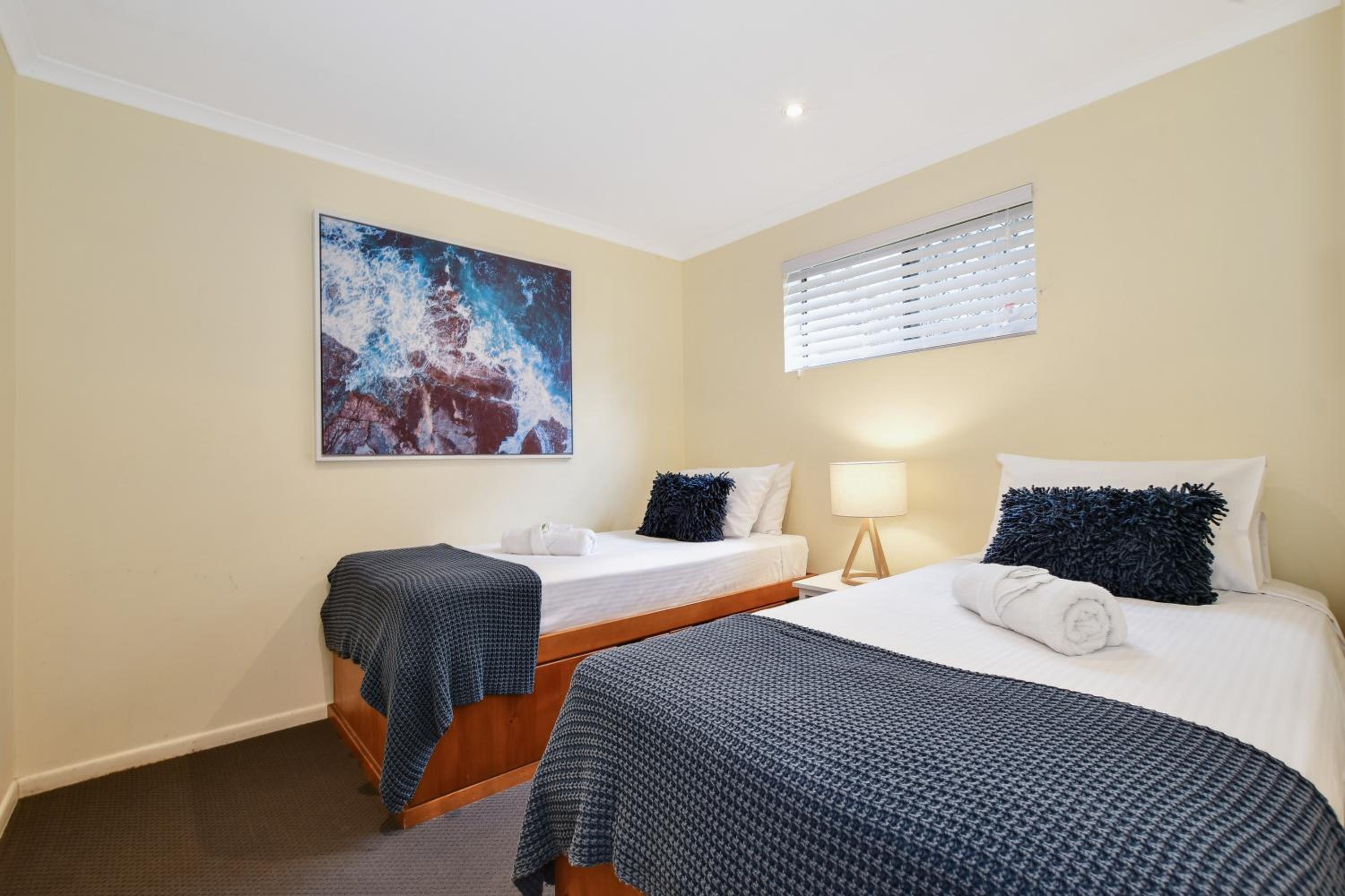 Bradman-Budget Waterfront Accom, Pet Friendly