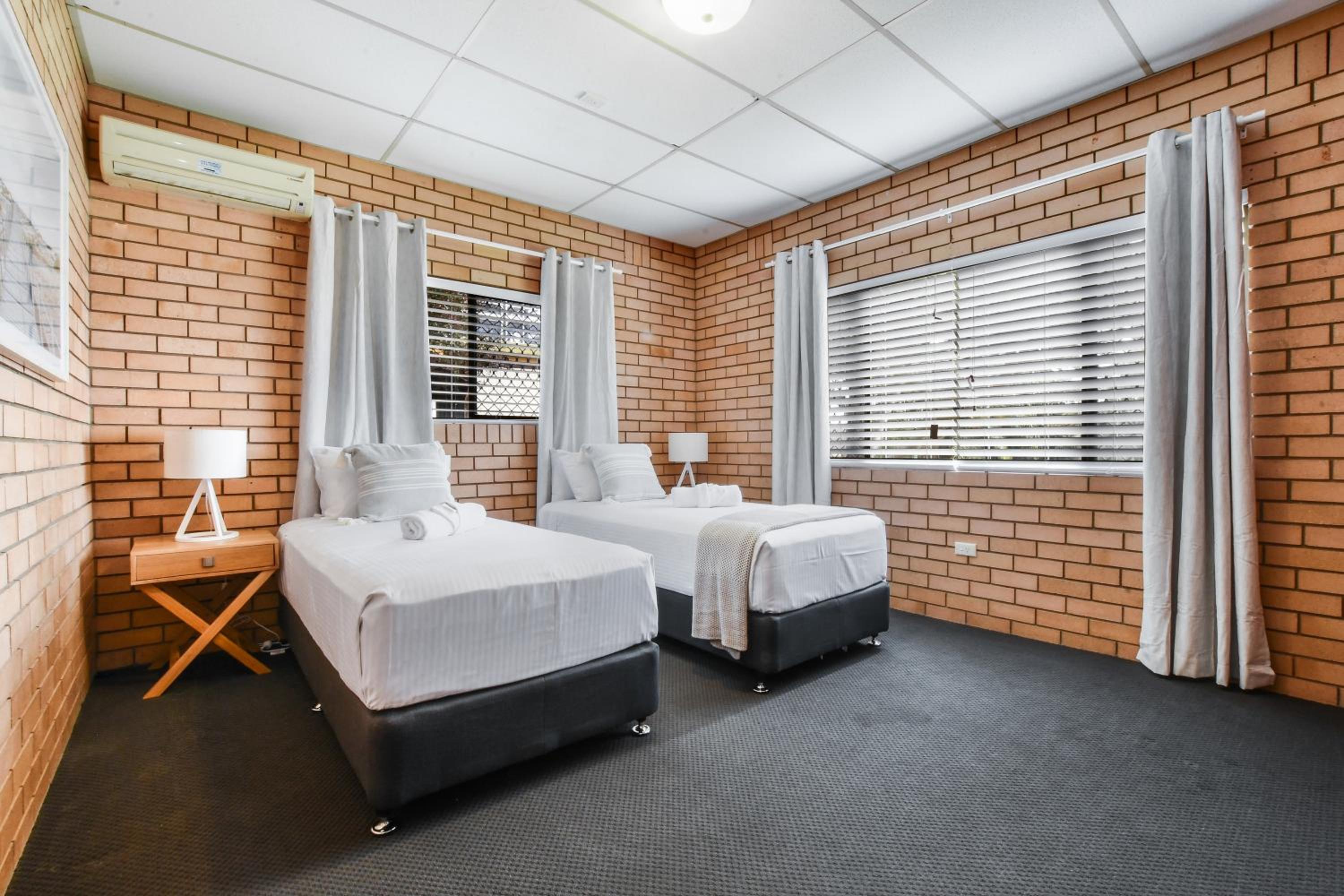 Bradman-Budget Waterfront Accom, Pet Friendly
