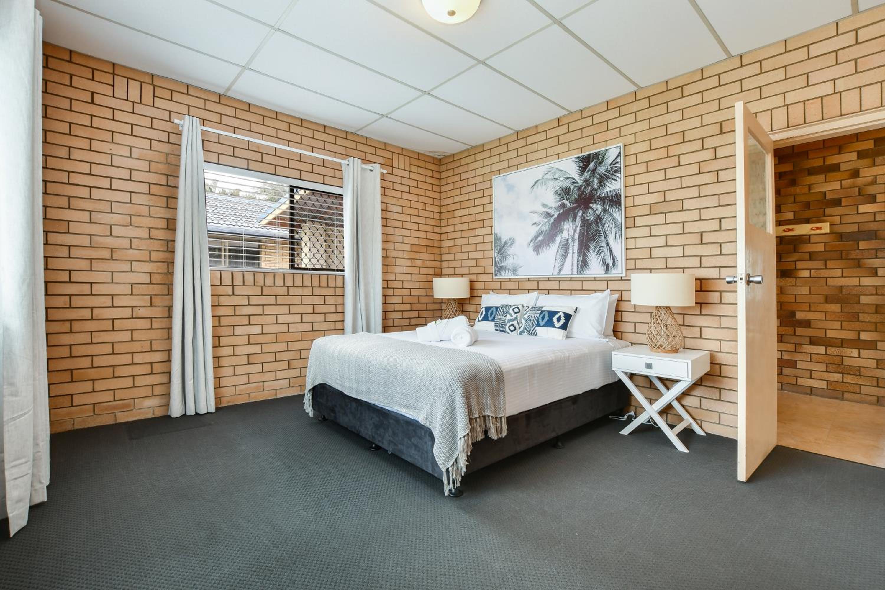Bradman-Budget Waterfront Accom, Pet Friendly