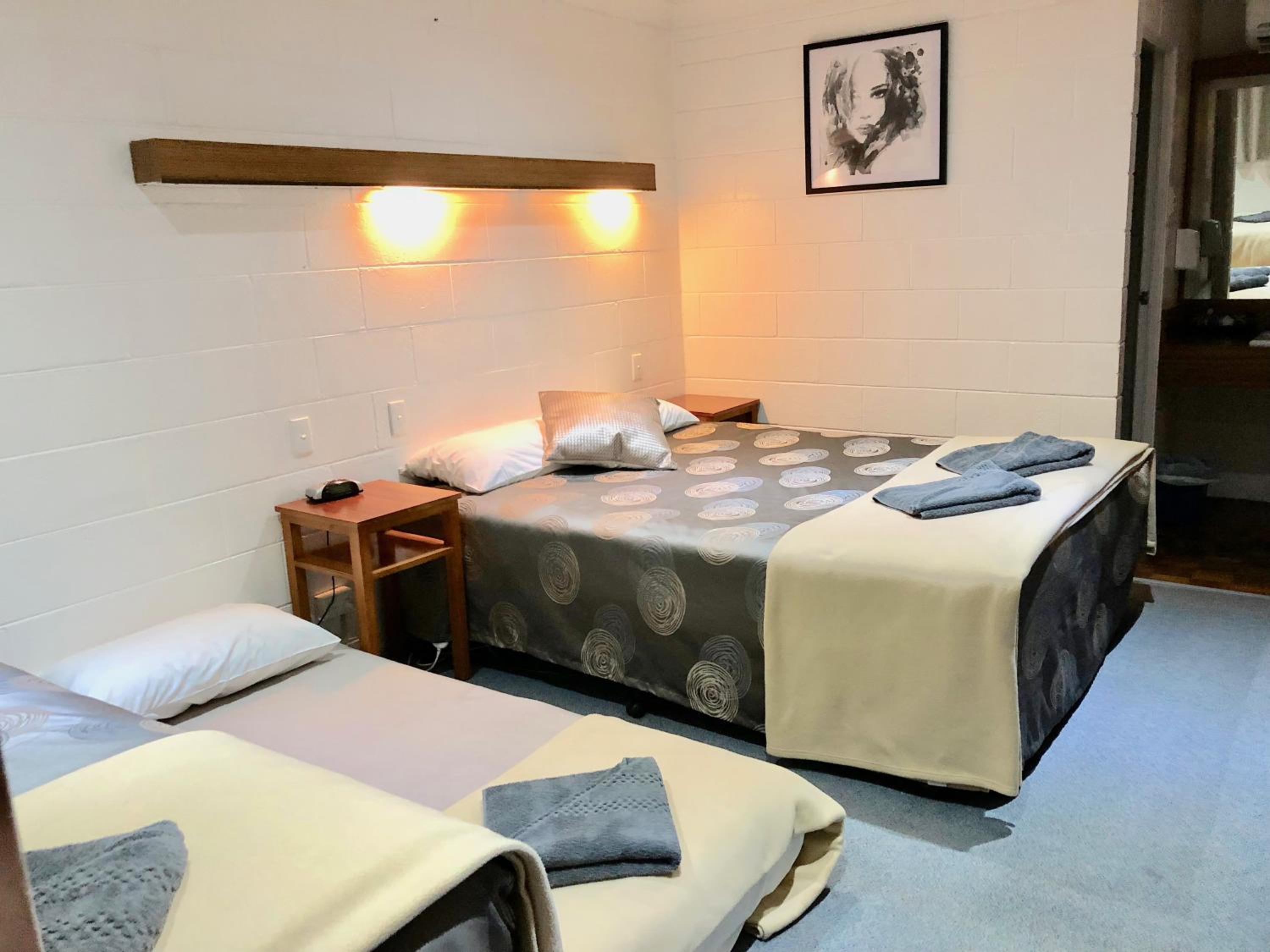Byer Fountain Motor Inn