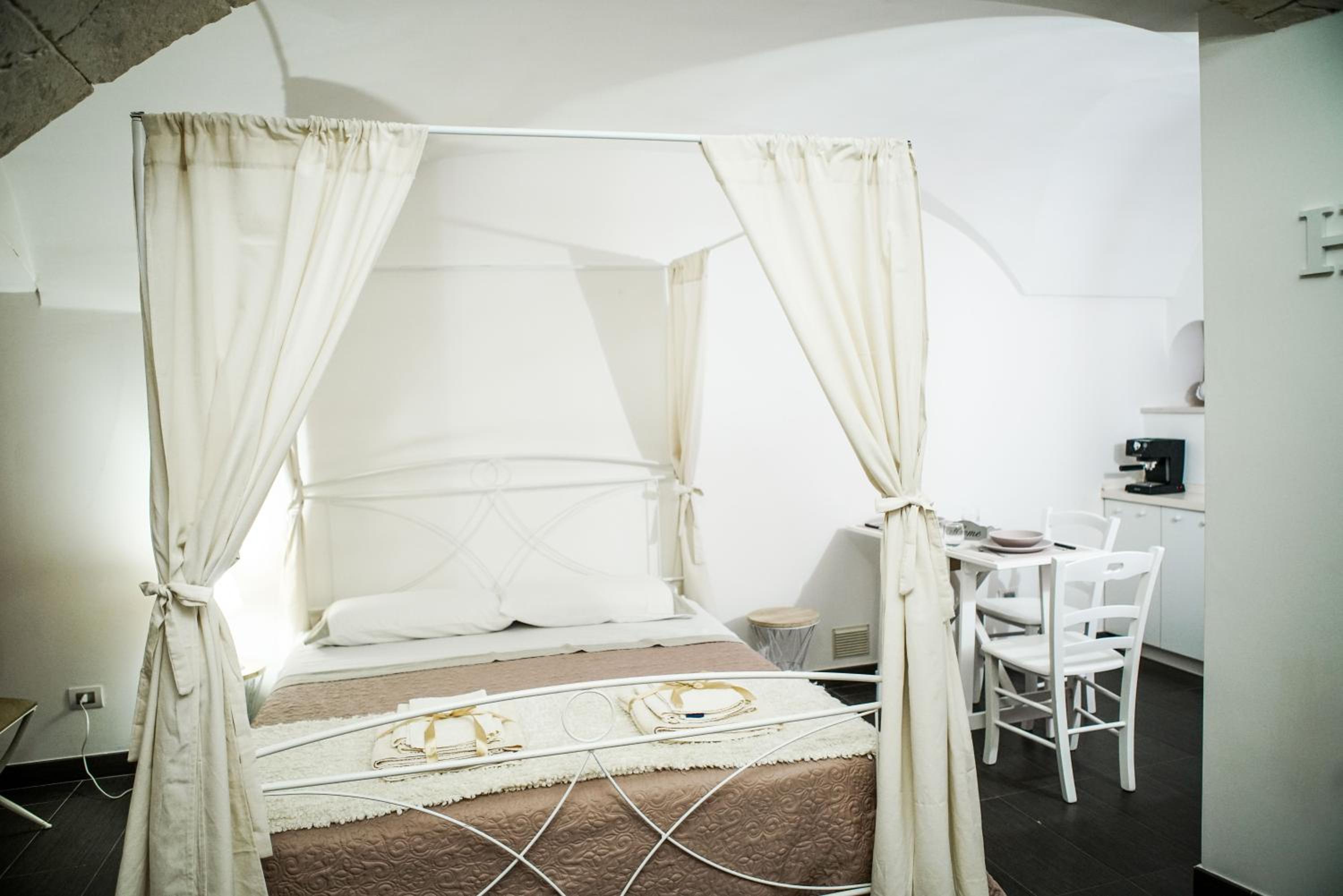 HOME 5 - Arco Antico view 3