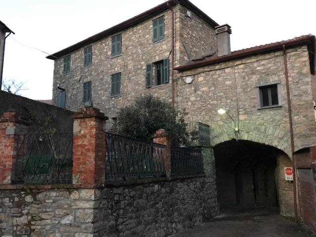 All'ombra del Castello view 4