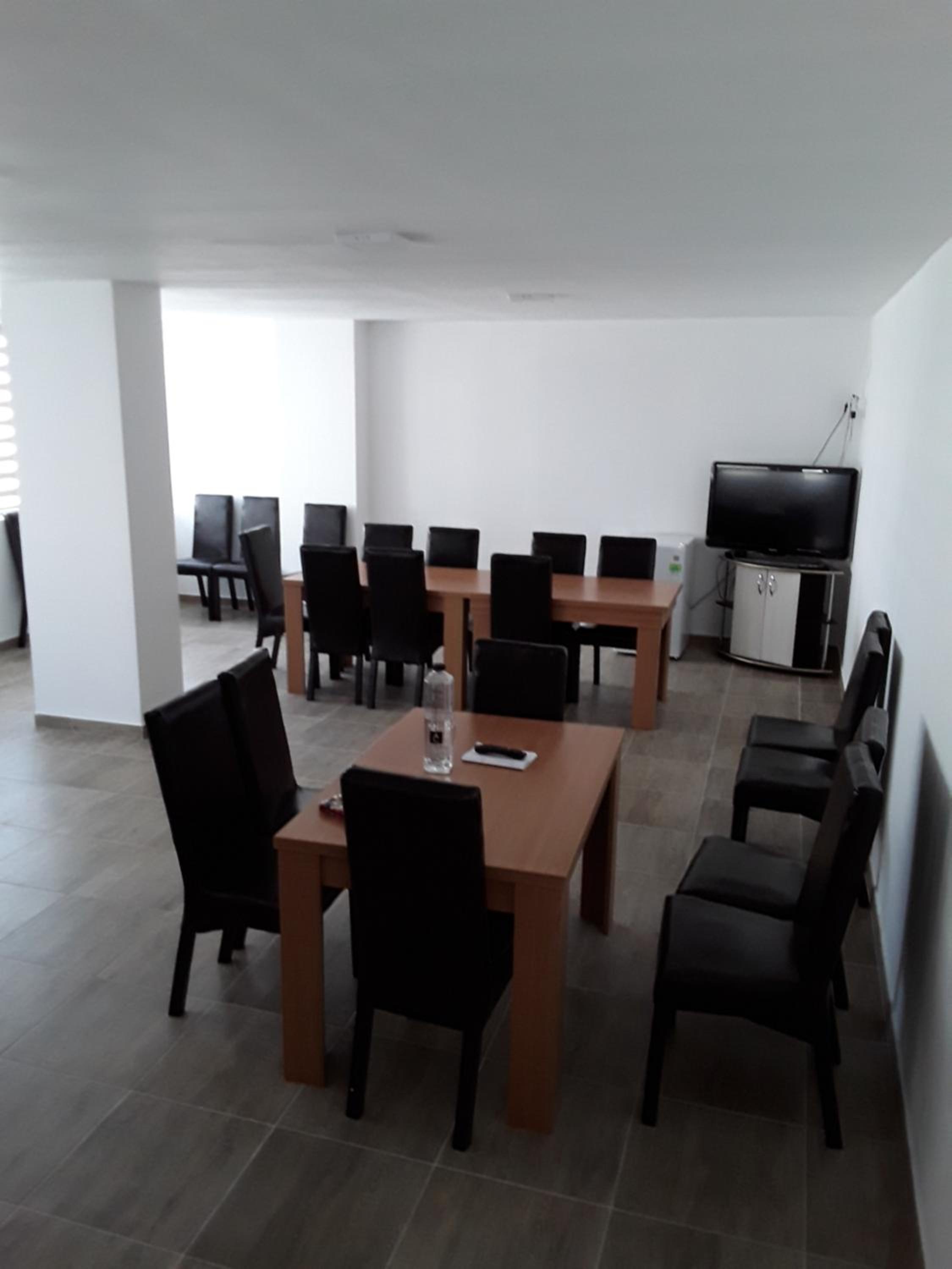 Camere de inchiriat Central La Calciu view 2