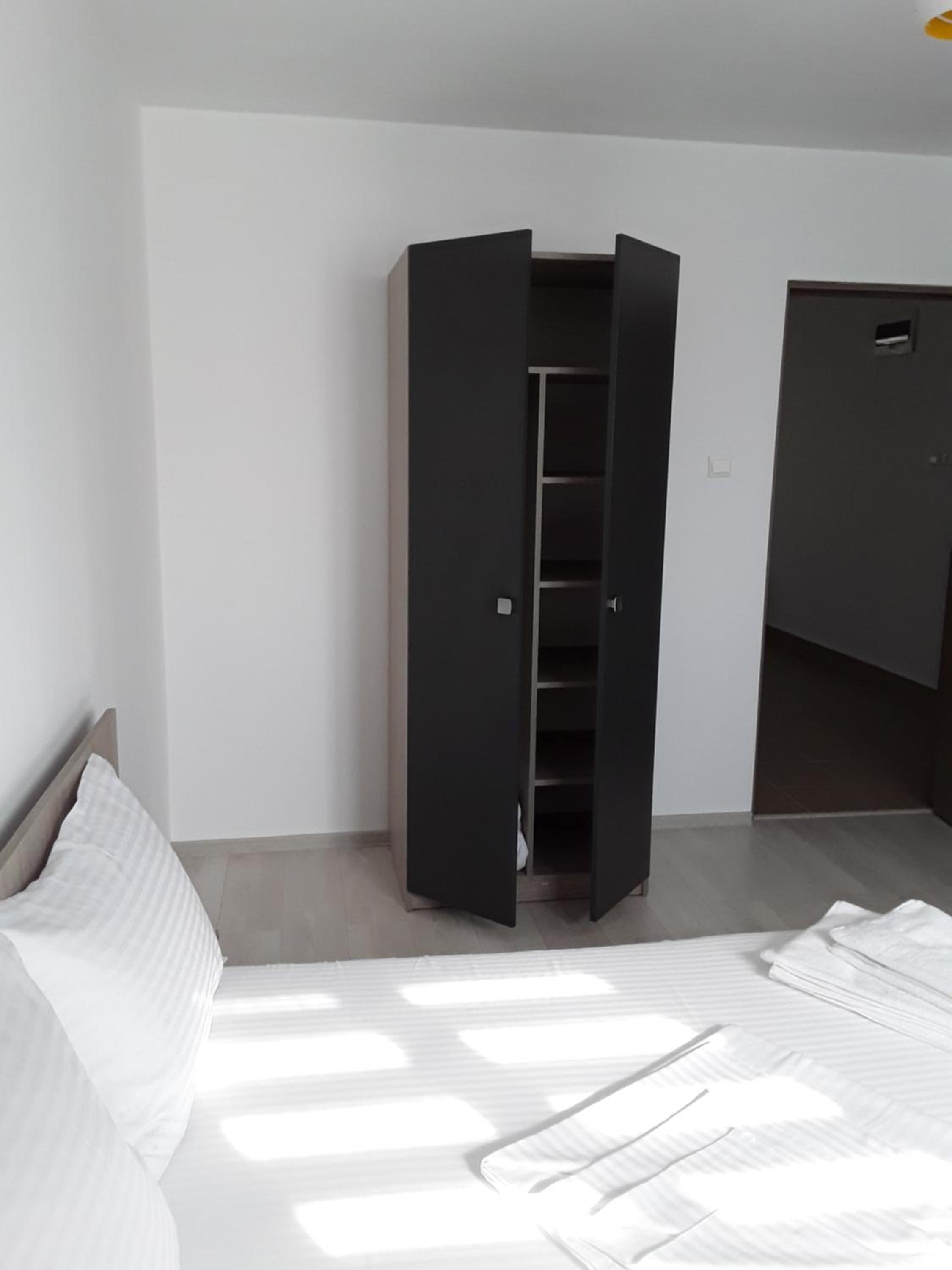 Camere de inchiriat Central La Calciu view 4