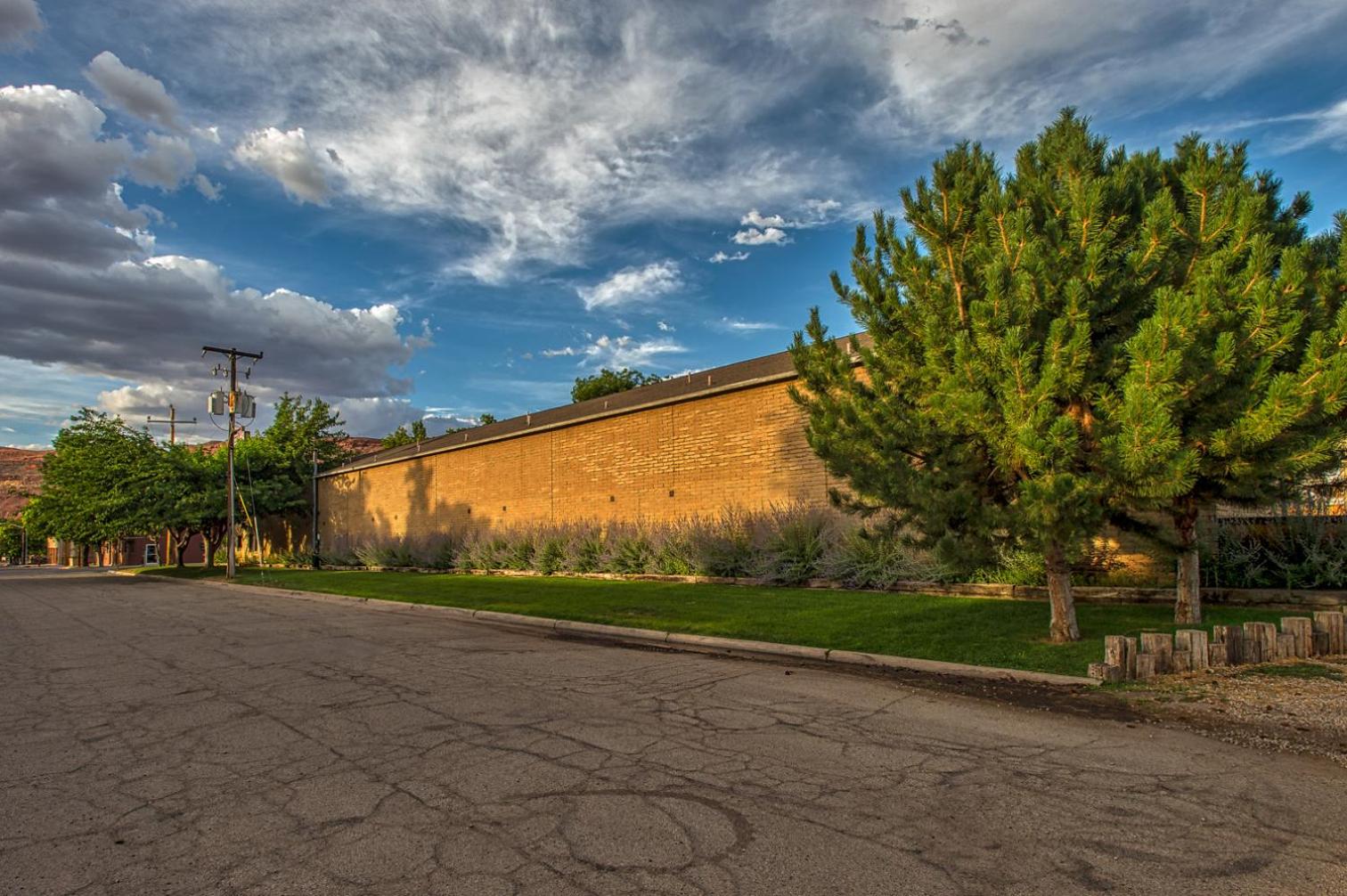 Hotel Rustic Inn - Image 1