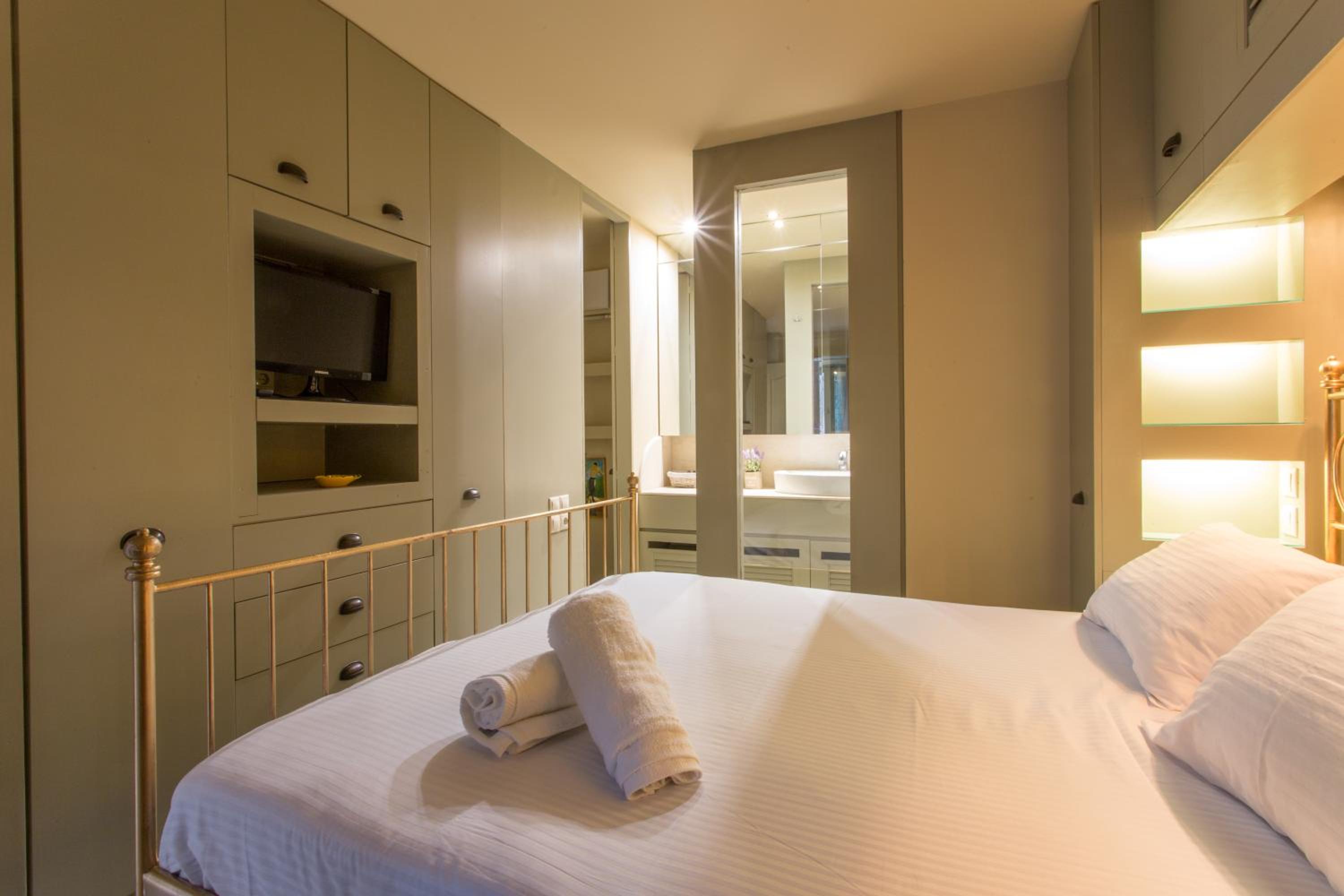 Plaka360 Apartments