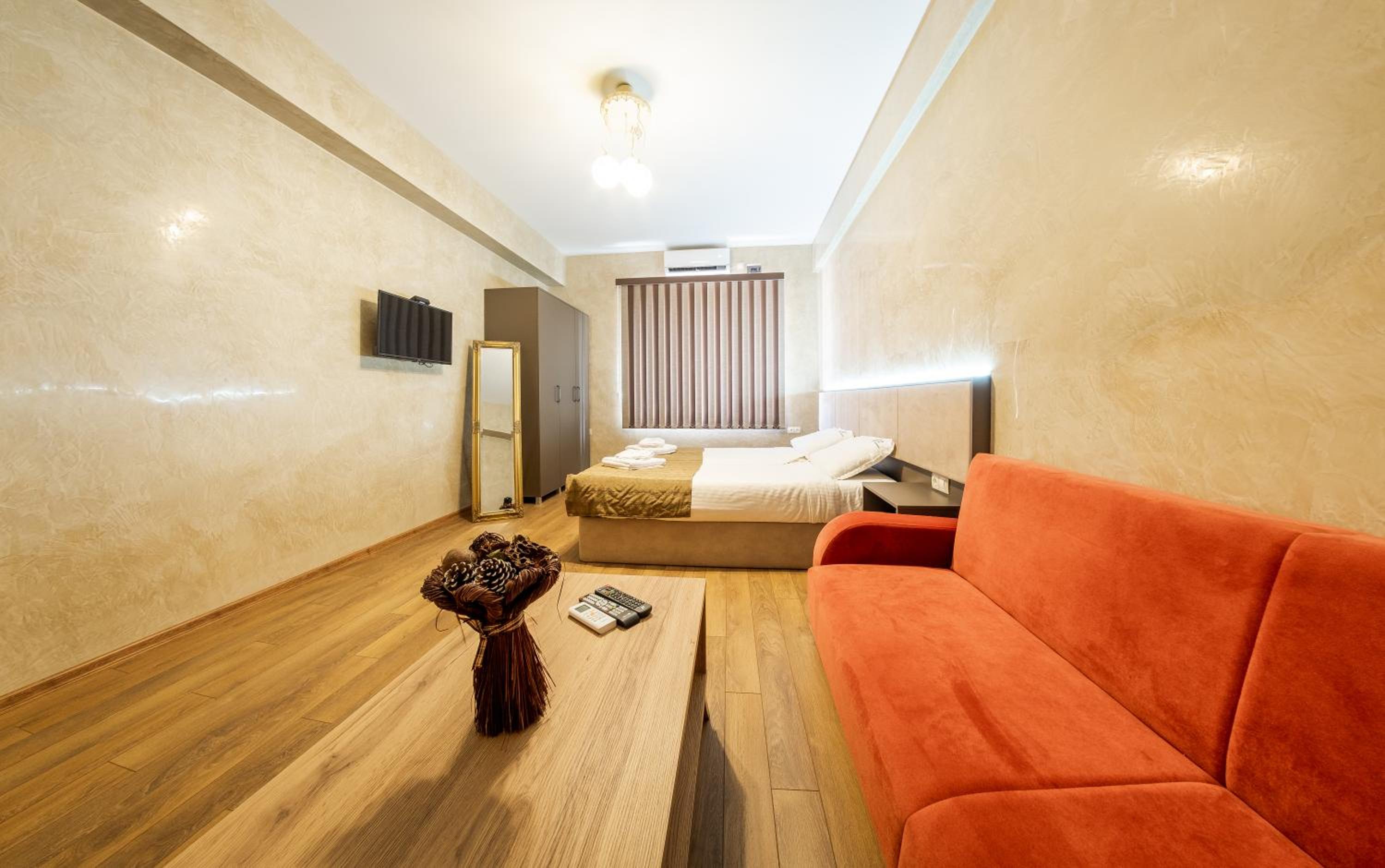 Sofia Crown Life Apartment