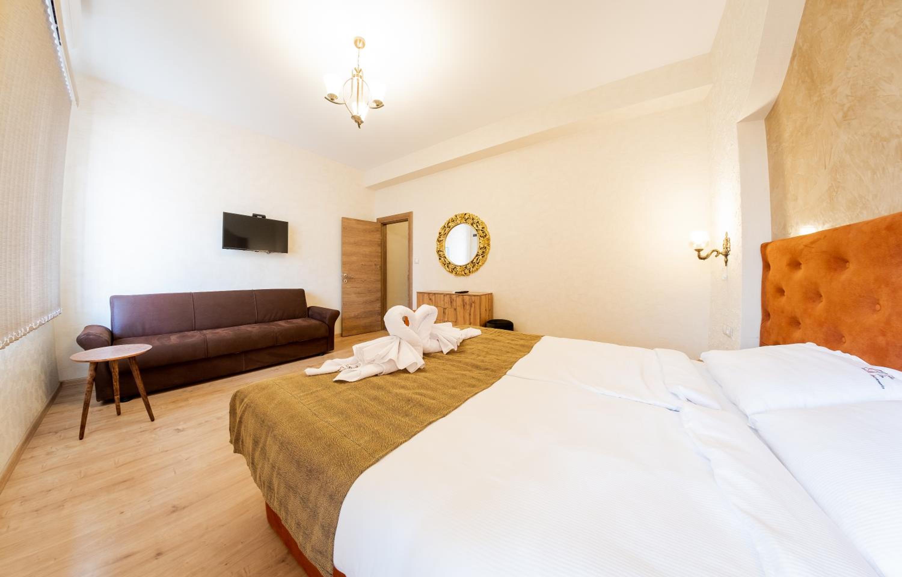 Sofia Crown Life Apartment